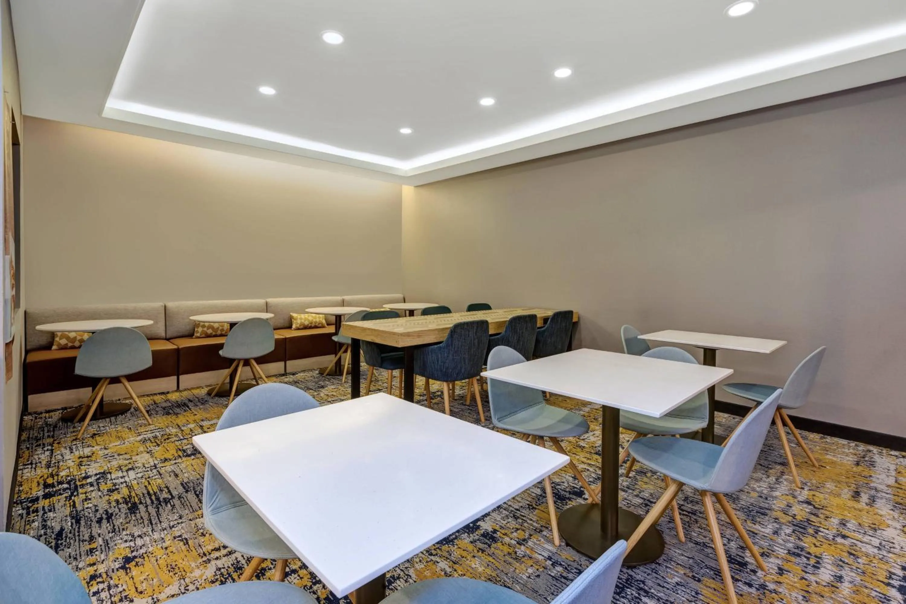 Breakfast in TownePlace Suites by Marriott Nashville Airport