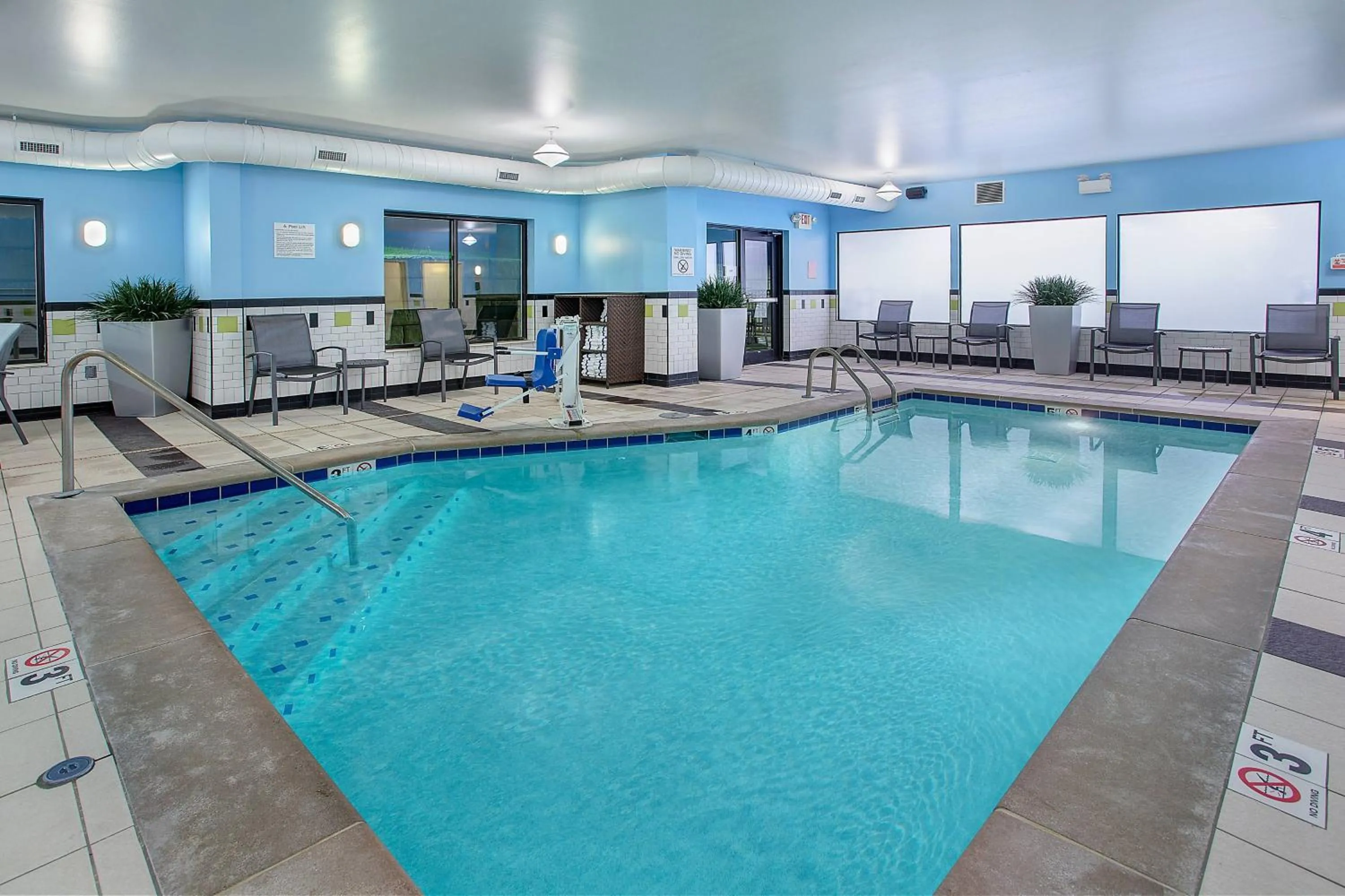 Swimming pool in Fairfield Inn & Suites Kodak