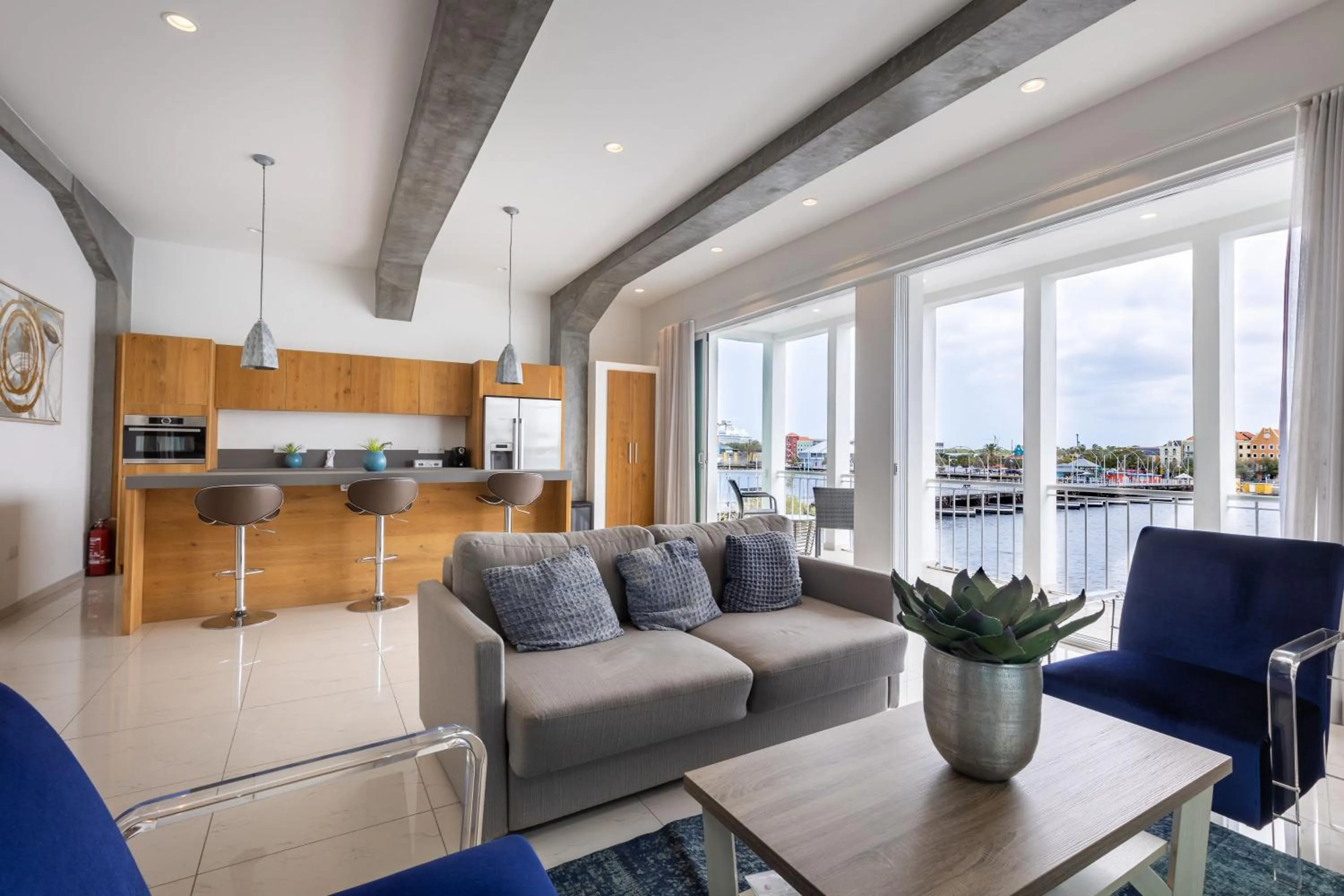 TV and multimedia in Blue Marlin Handelskade Apartments