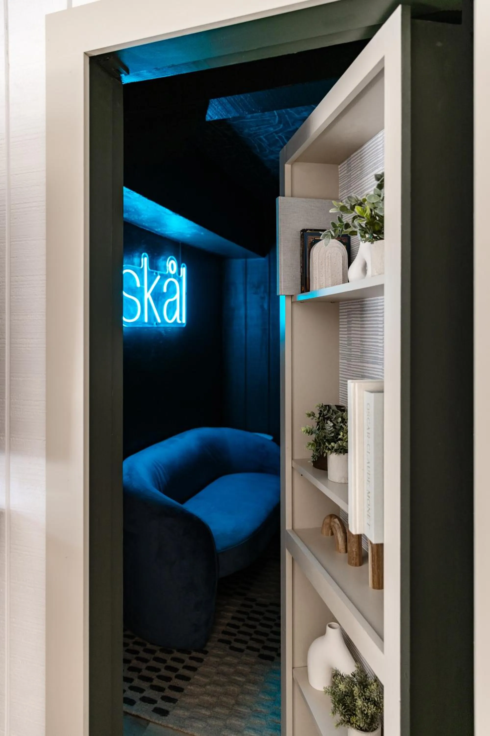 Seating area in The Marlo