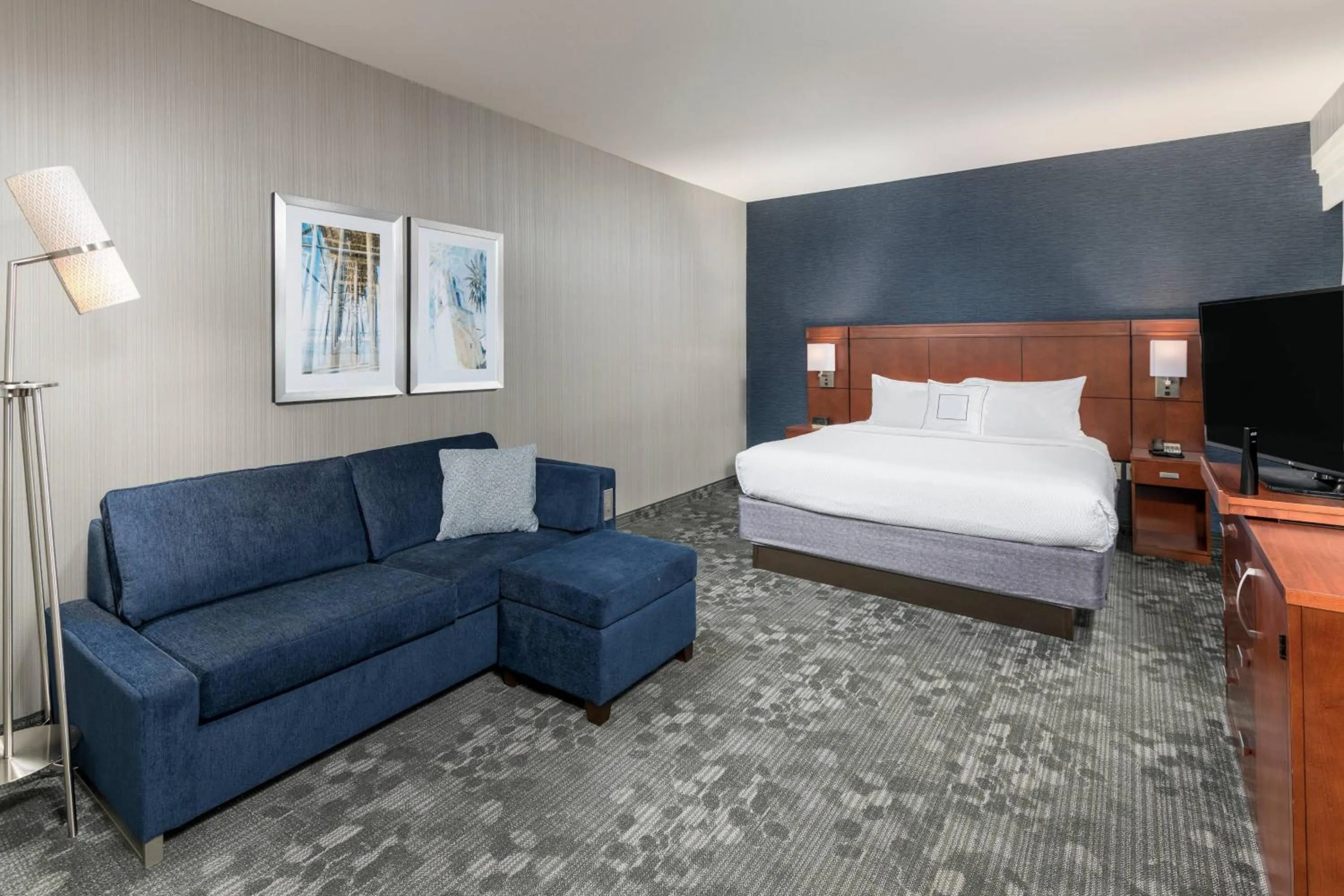 Bedroom, Bed in Courtyard by Marriott San Diego Oceanside