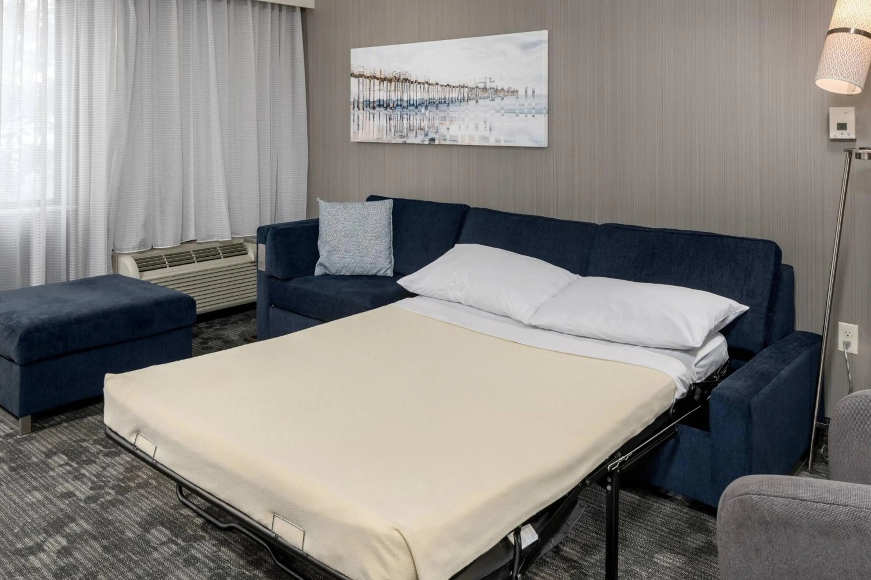 Photo of the whole room, Bed in Courtyard by Marriott San Diego Oceanside