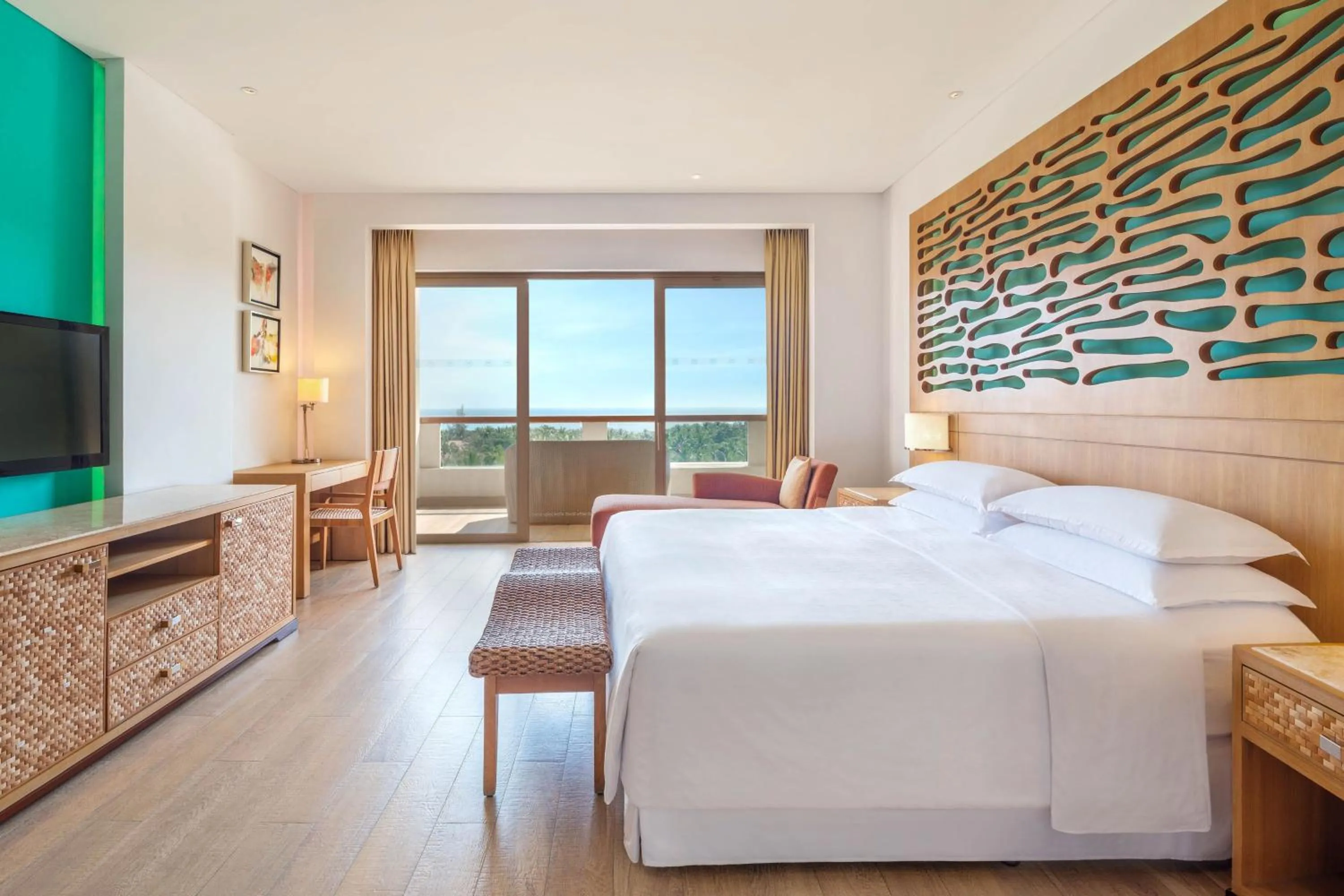 Photo of the whole room, Bed in Sheraton Sanya Haitang Bay Resort