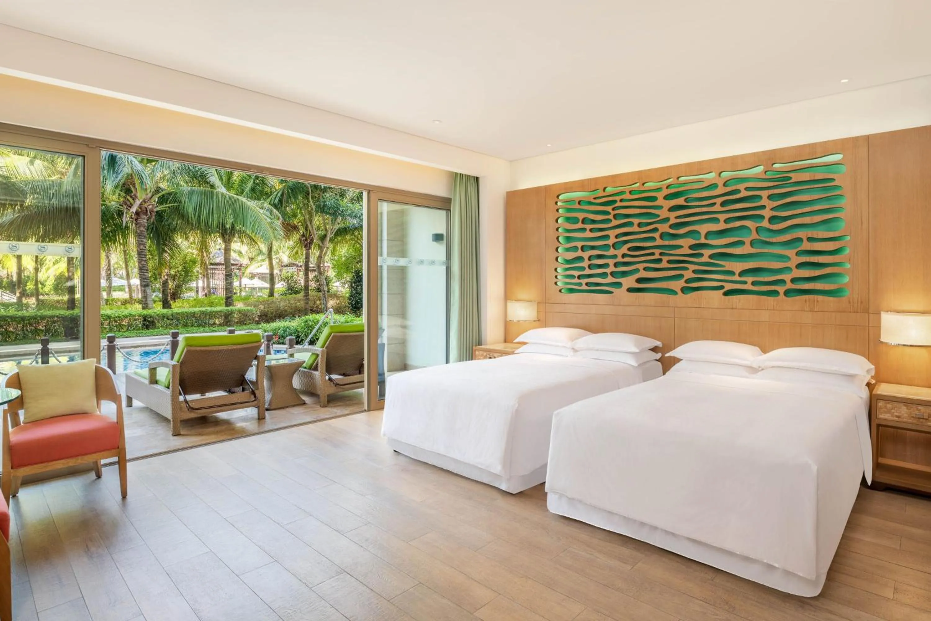 Swimming pool, Bed in Sheraton Sanya Haitang Bay Resort