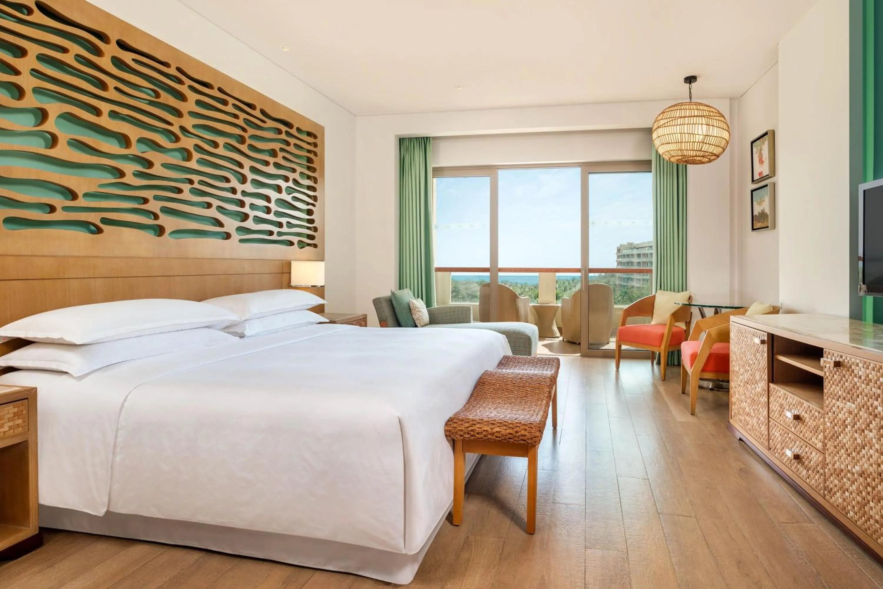 Photo of the whole room, Bed in Sheraton Sanya Haitang Bay Resort