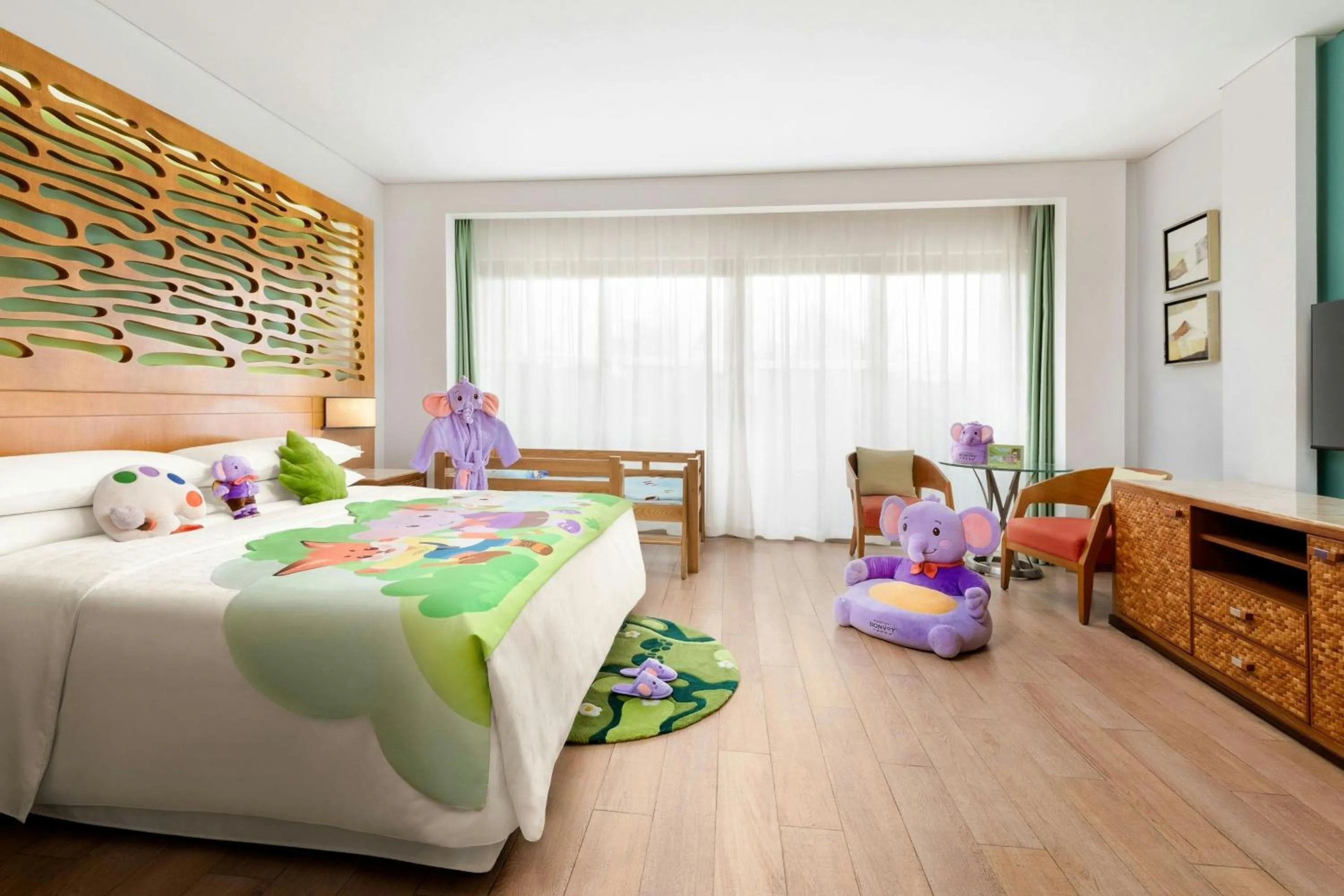 Photo of the whole room, Bed in Sheraton Sanya Haitang Bay Resort