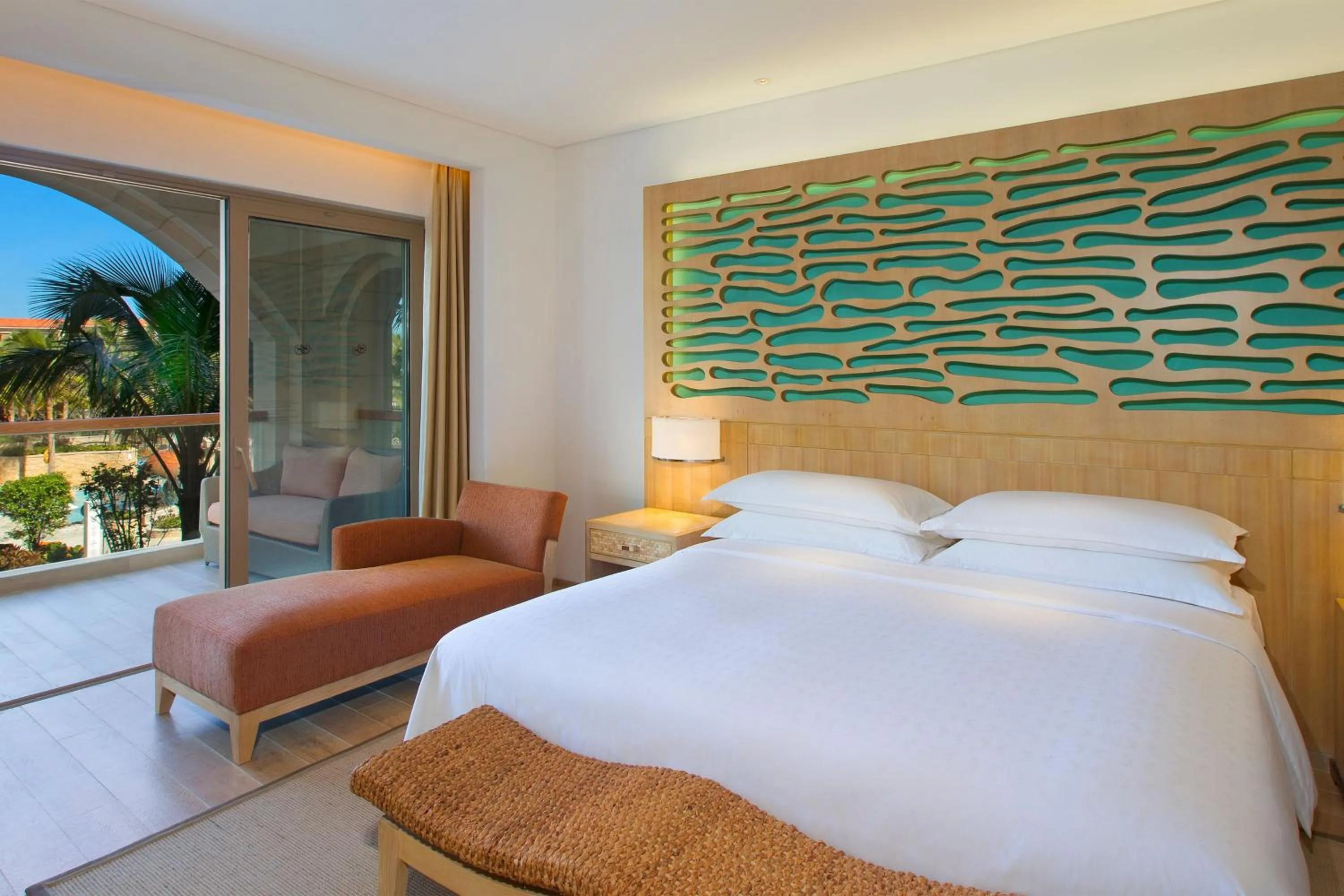 Photo of the whole room, Bed in Sheraton Sanya Haitang Bay Resort