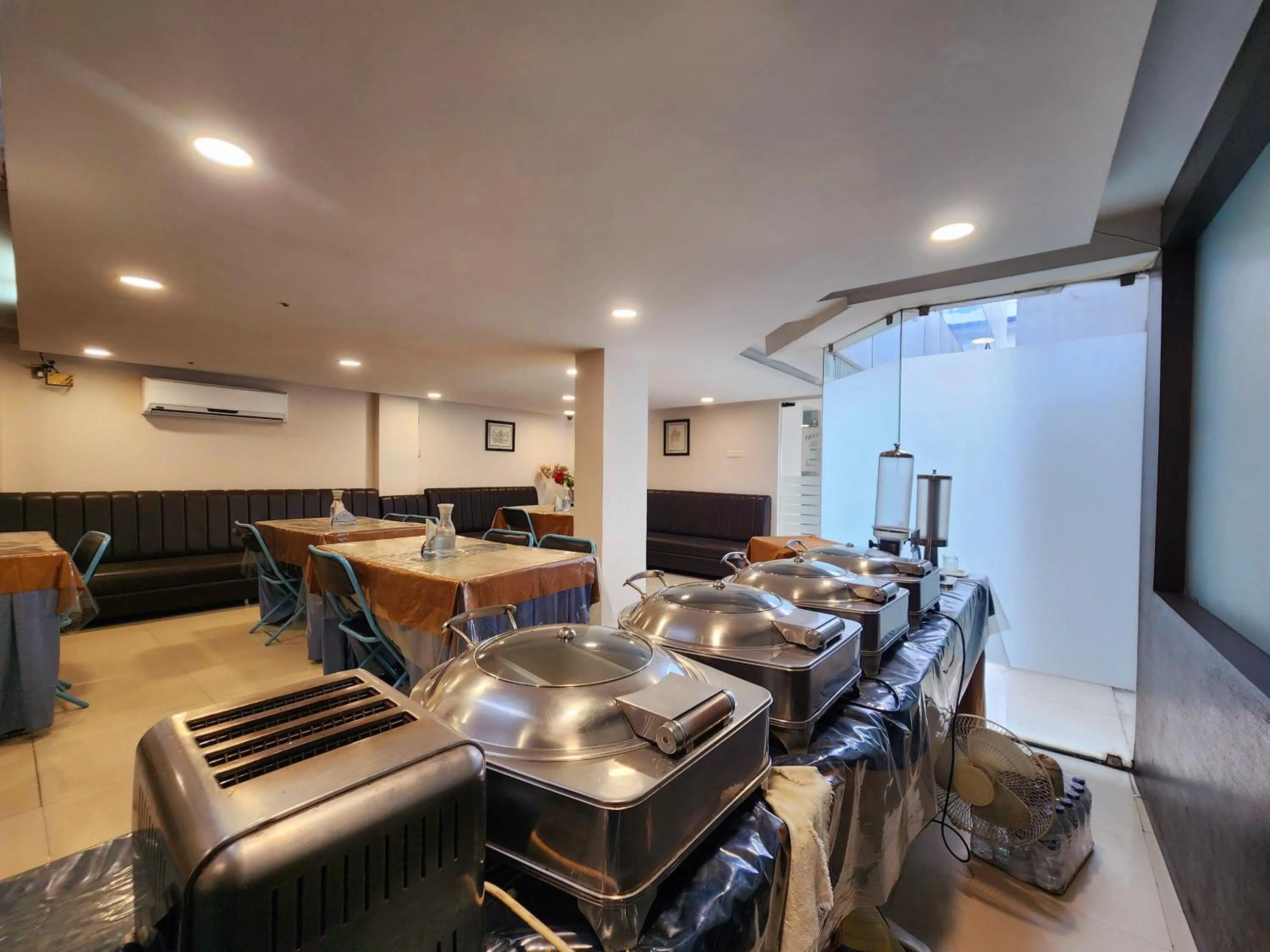 Buffet breakfast in Hotel Lee International