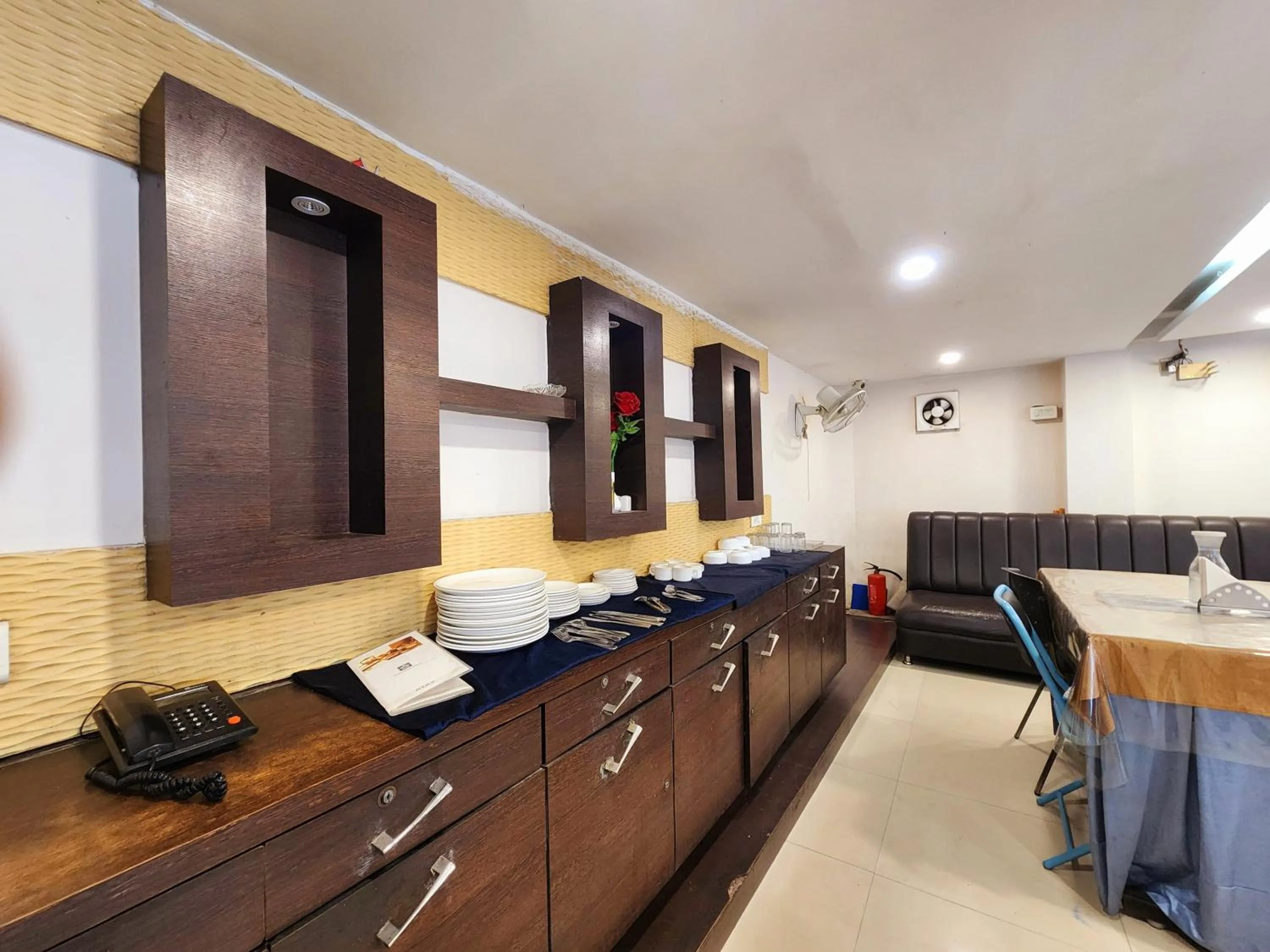 Dining area in Hotel Lee International