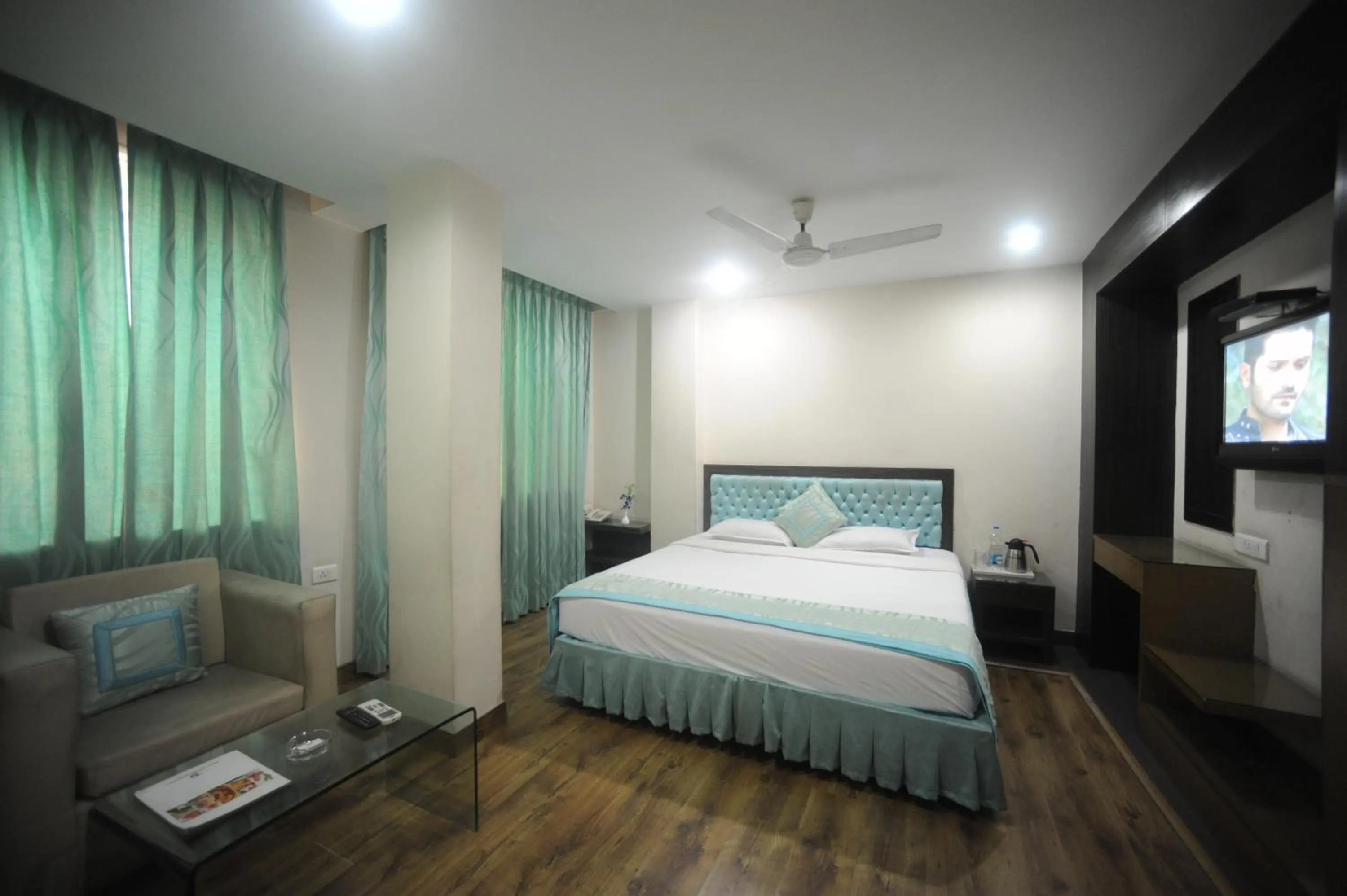 Bedroom, Bed in Hotel Lee International