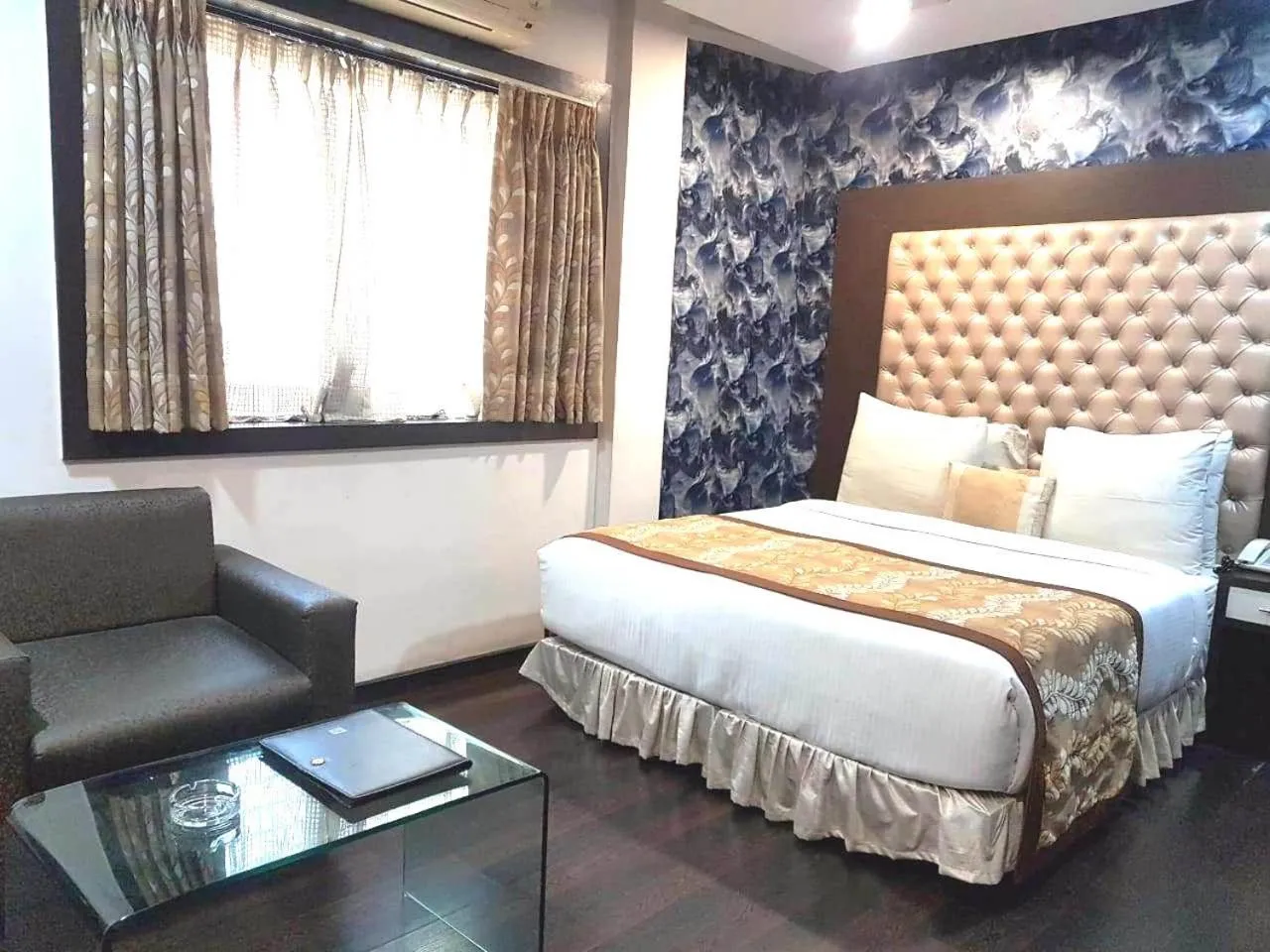 Bedroom, Bed in Hotel Lee International