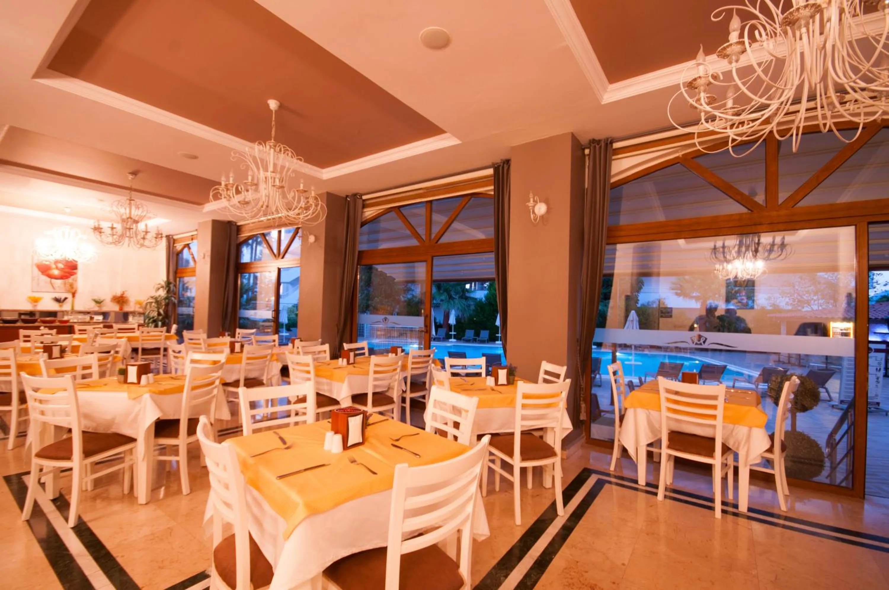 Restaurant/places to eat in My Dream Hotel