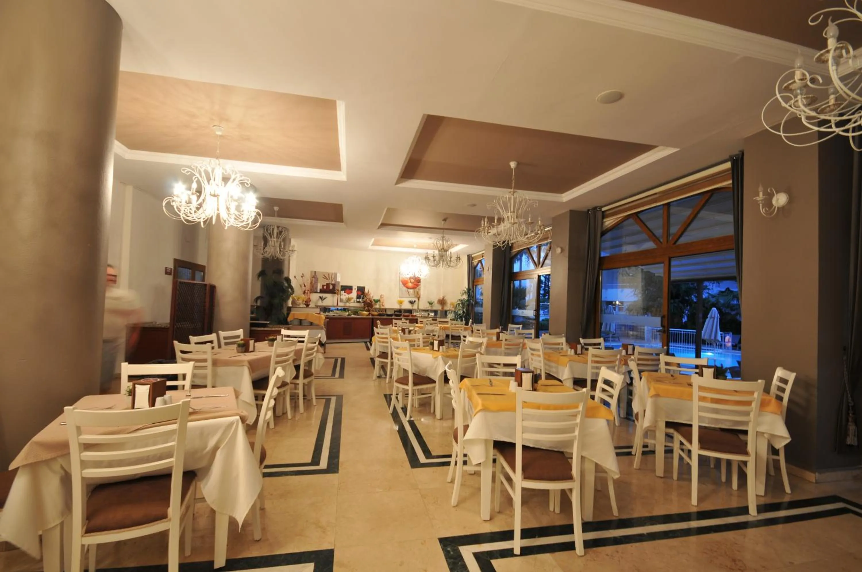 Restaurant/places to eat in My Dream Hotel