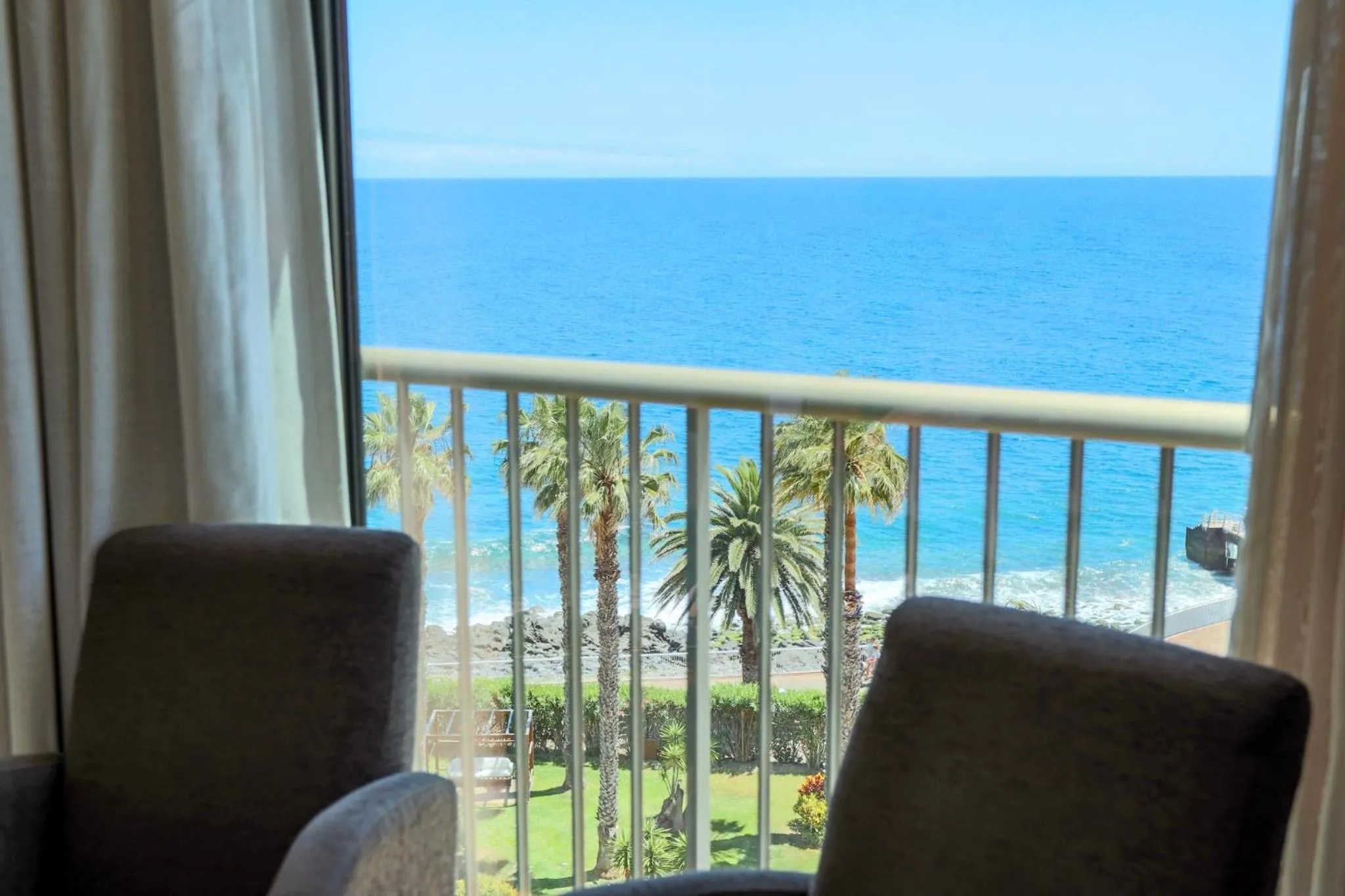 Photo of the whole room in The Views Oasis