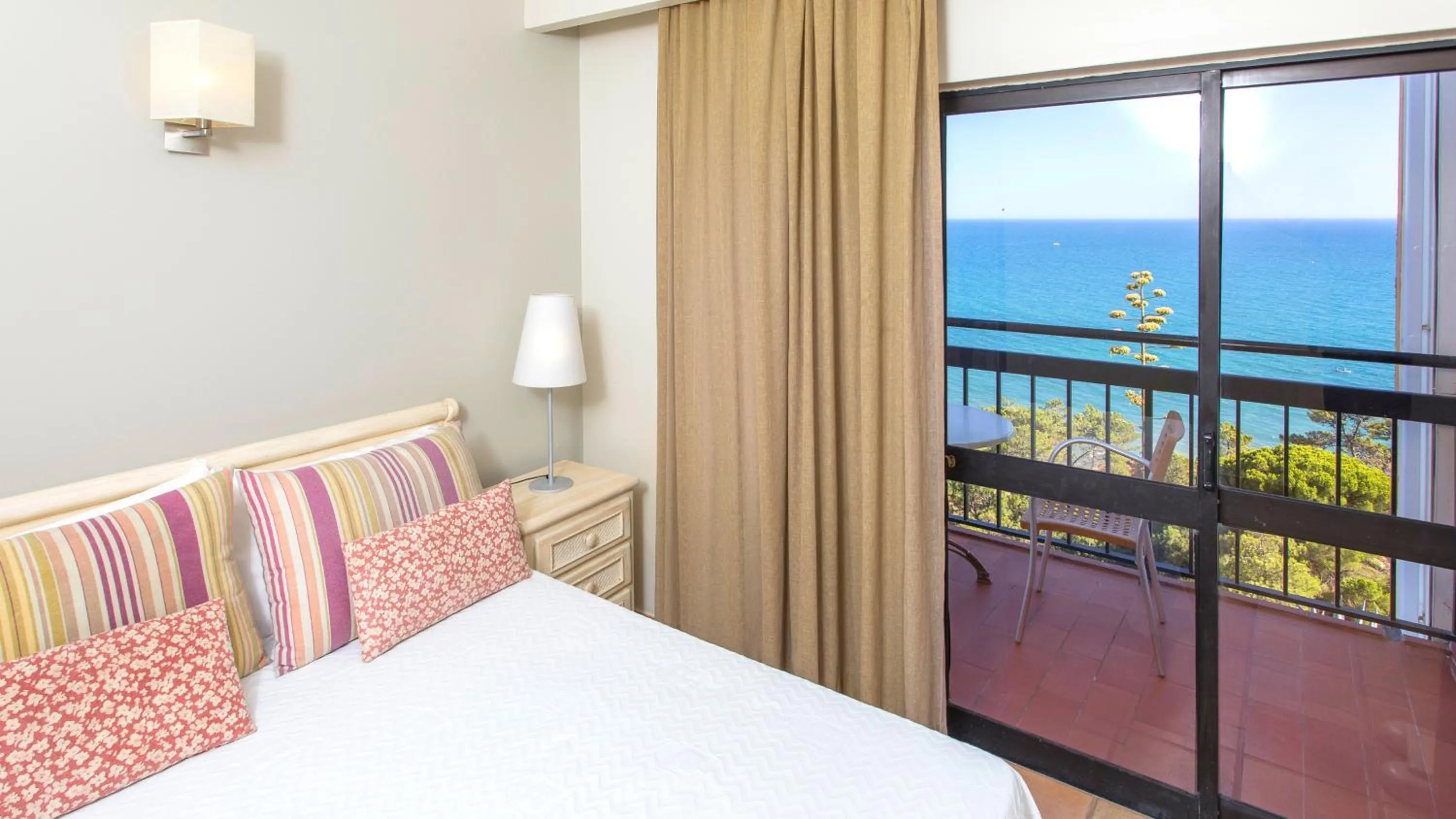 Bed in Alfagar Village