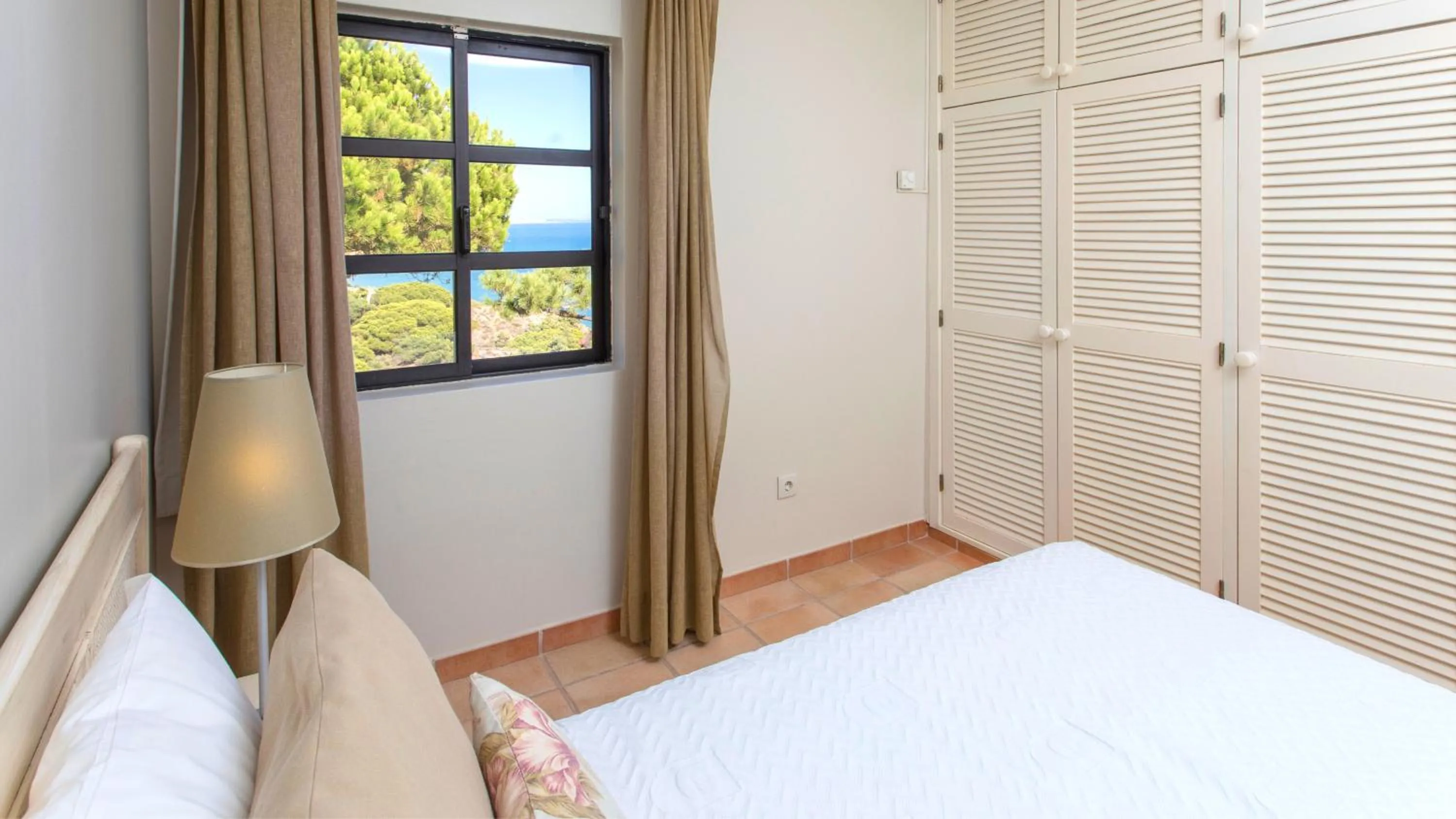 Bed in Alfagar Village