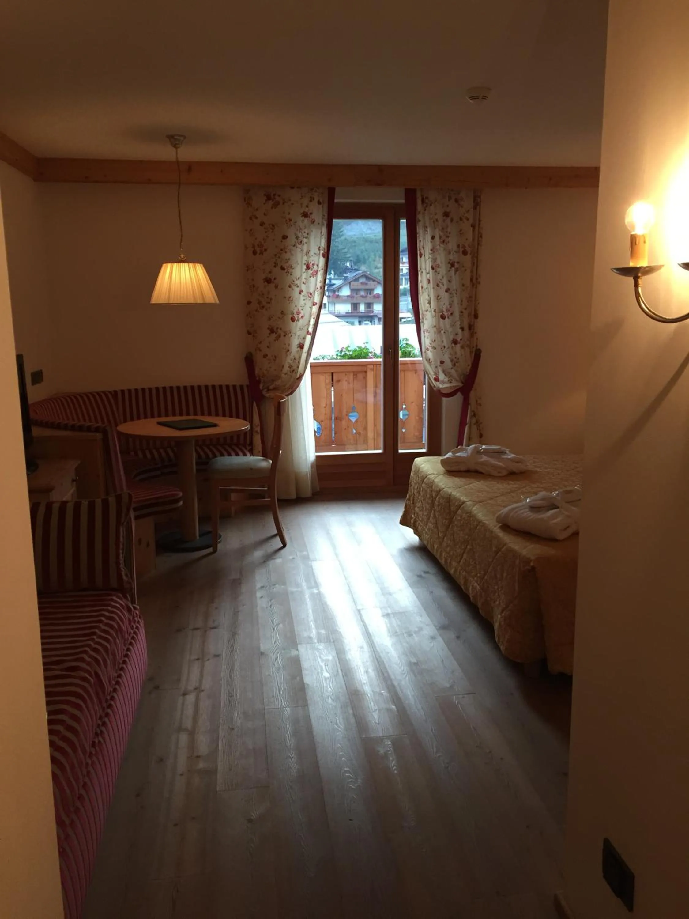 Seating area, Bed in Campiglio Bellavista