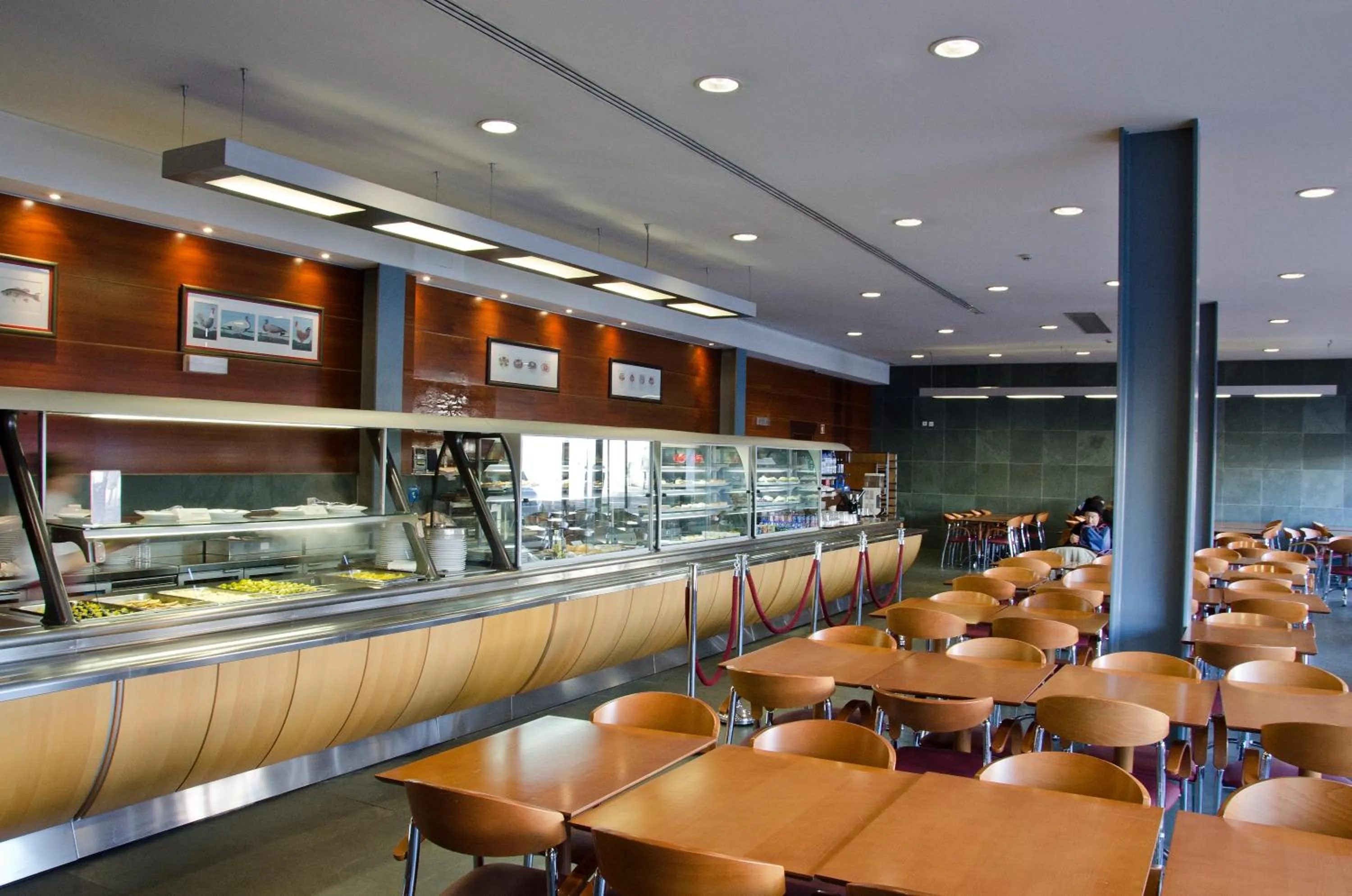 Restaurant/places to eat in VIP Executive Zurique Hotel