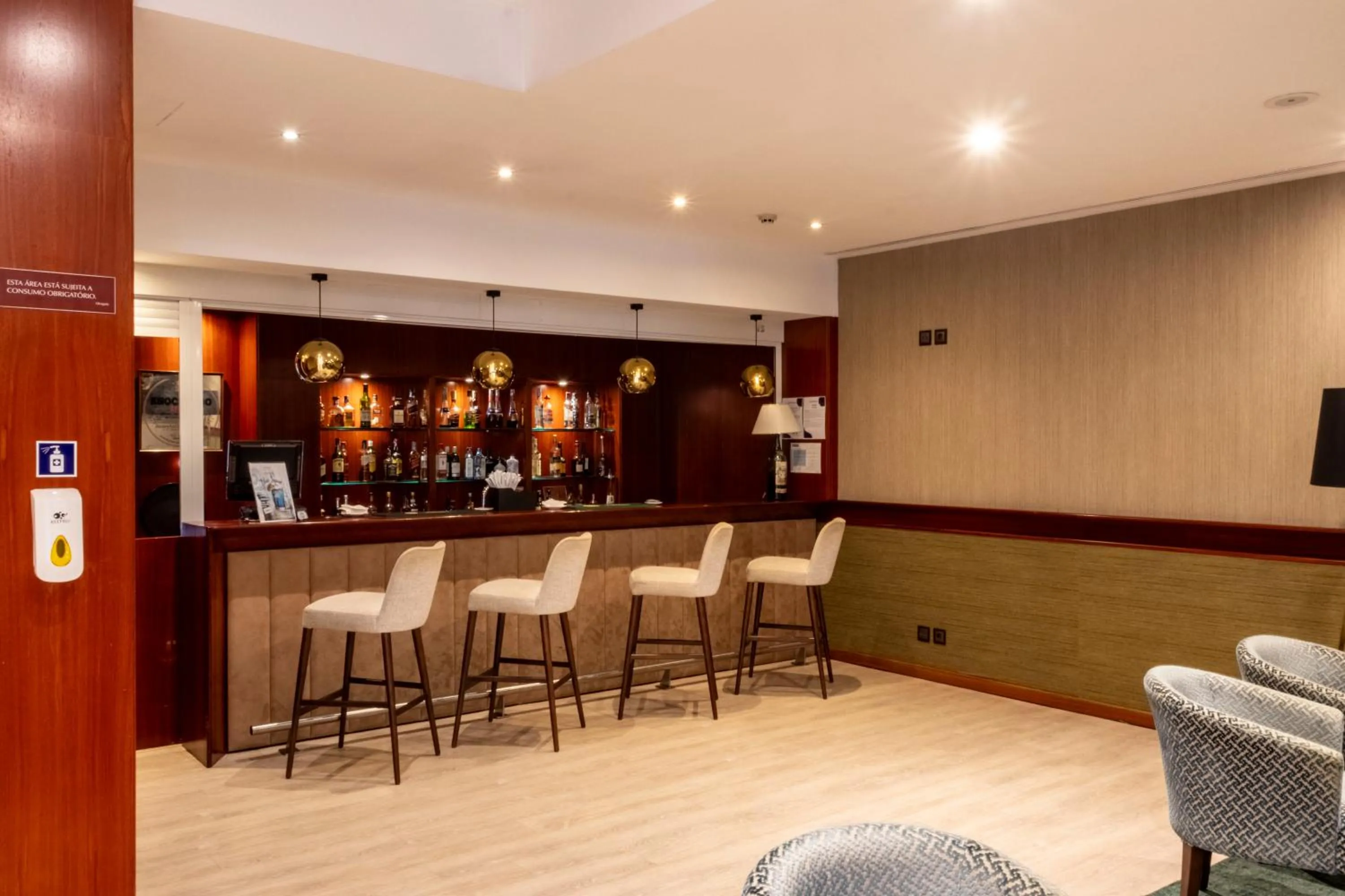 Lounge or bar in VIP Executive Zurique Hotel