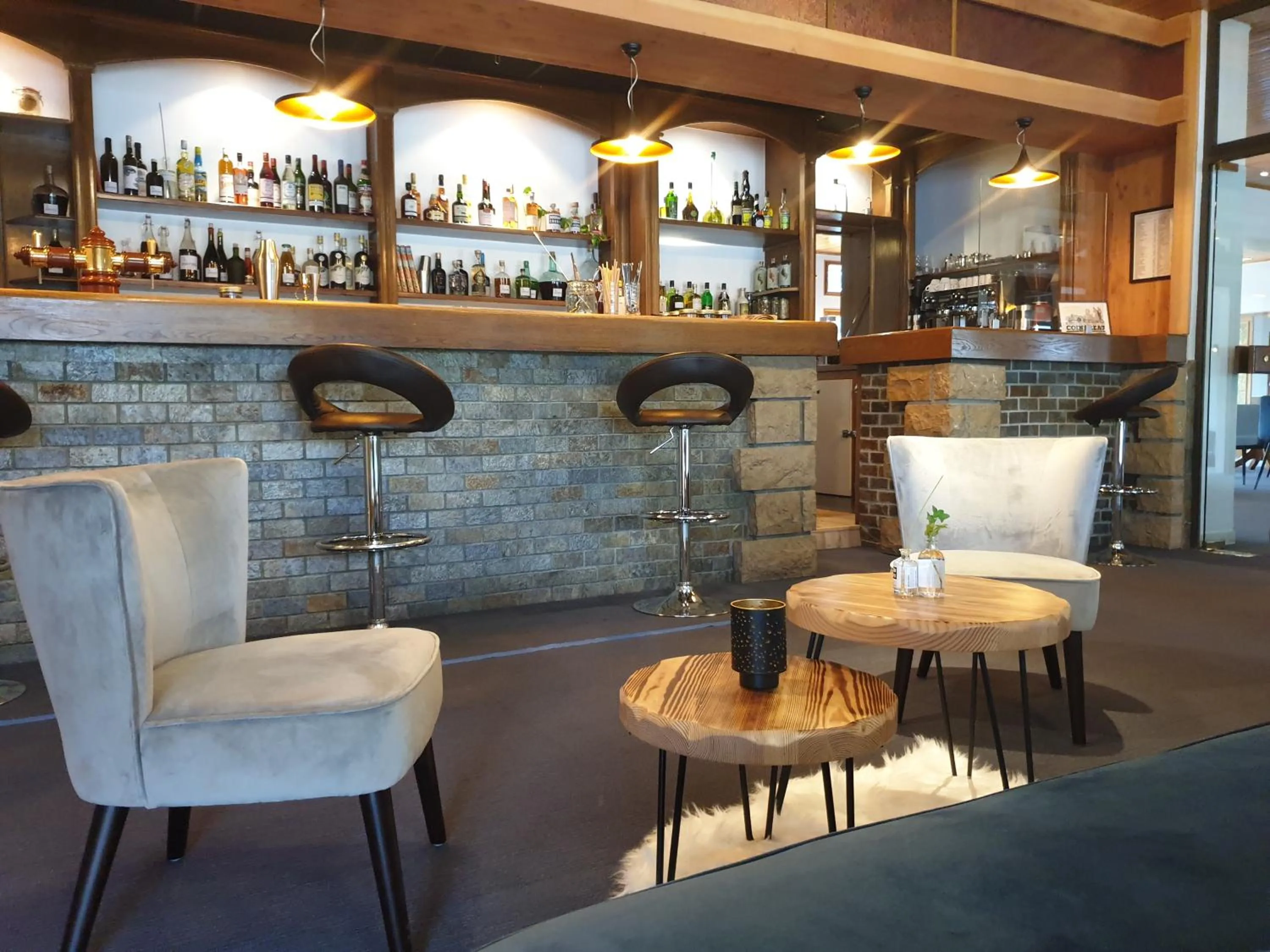 Lounge or bar in Hotel Restaurant Les Glycines