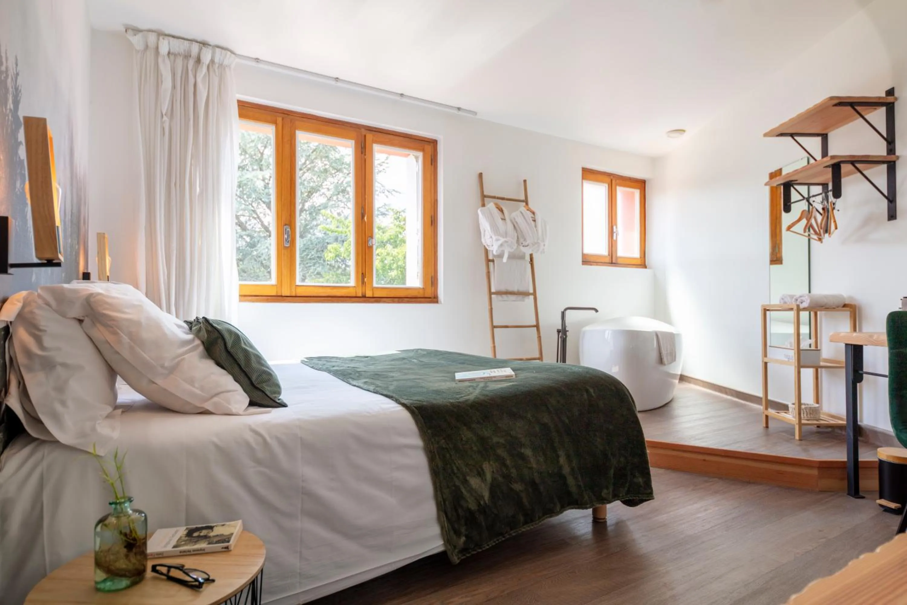 Bedroom, Bed in Hotel Restaurant Les Glycines