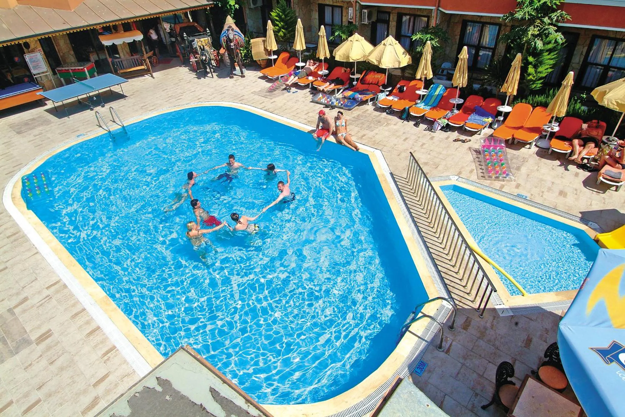 Swimming pool in Kleopatra Fatih Hotel