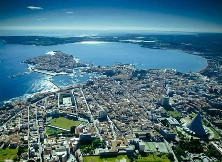 B&B CARAVAGGIO basic rooms near Ortigia