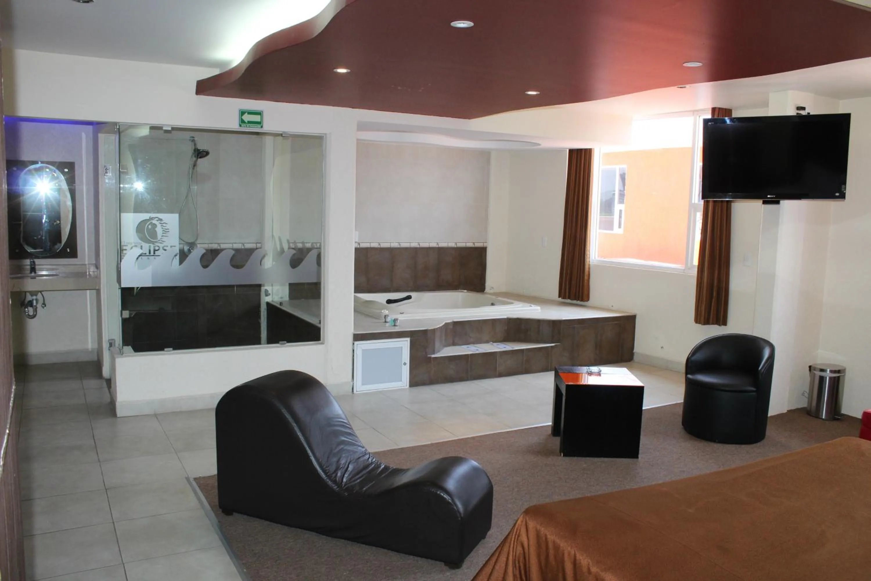 Hot Tub, Bed in Motel Septimo Eclipse