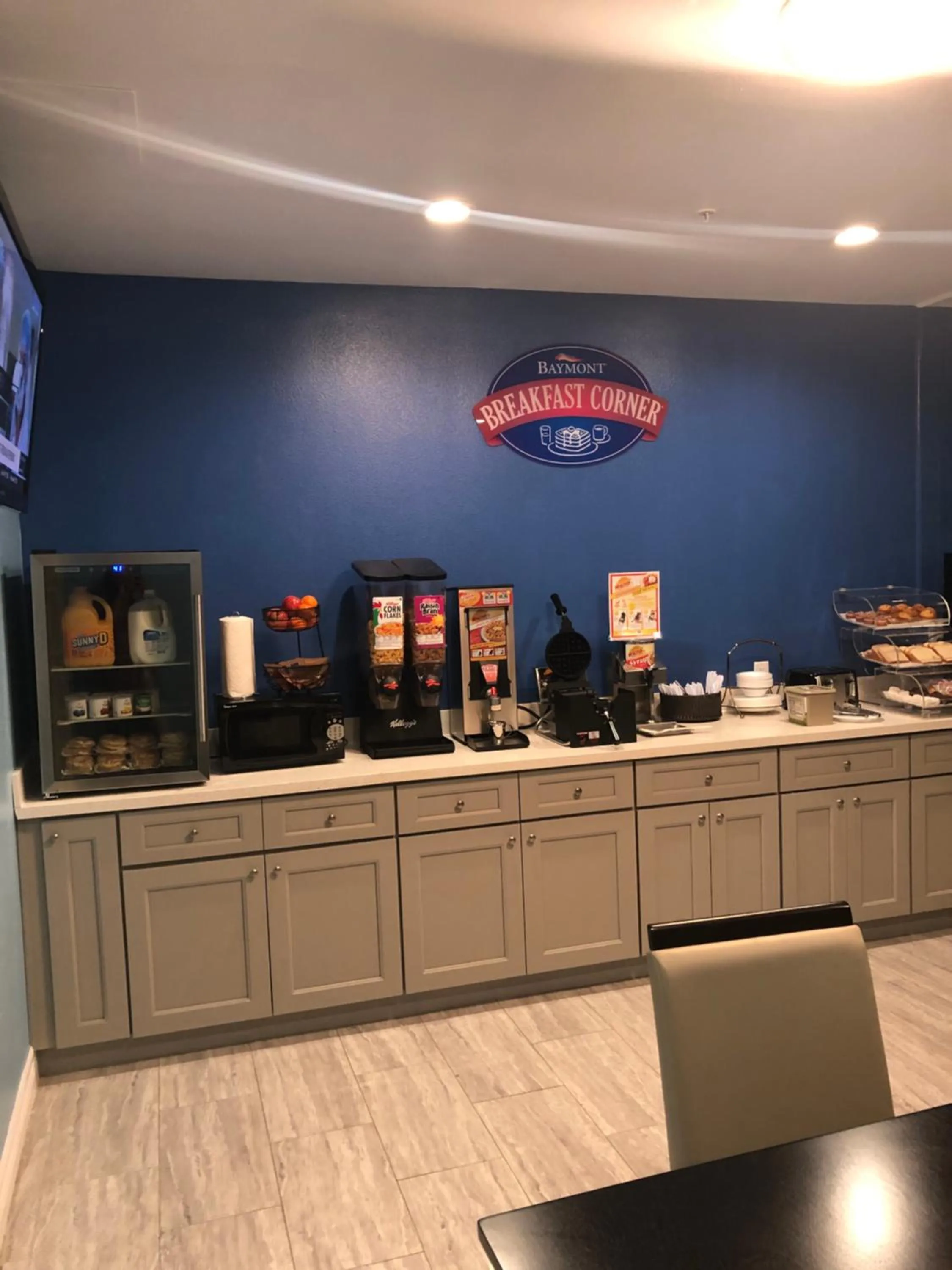 Food and drinks in Baymont by Wyndham Kingwood