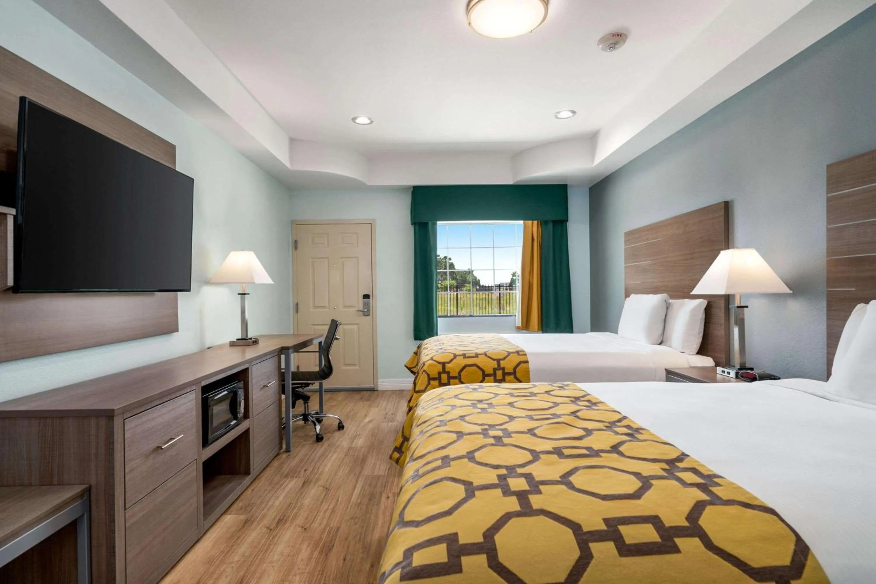 Photo of the whole room, Bed in Baymont by Wyndham Kingwood