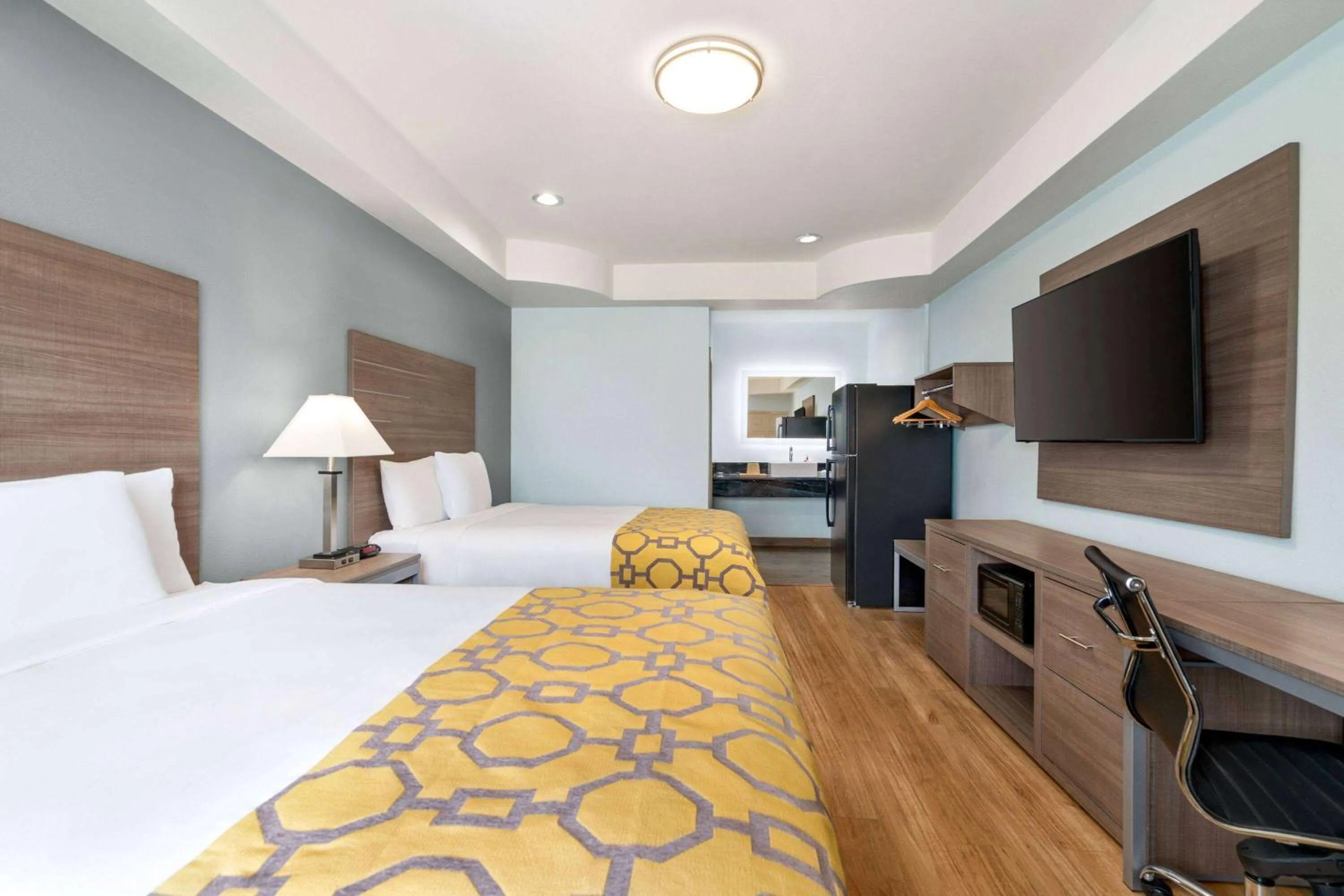 Photo of the whole room, Bed in Baymont by Wyndham Kingwood