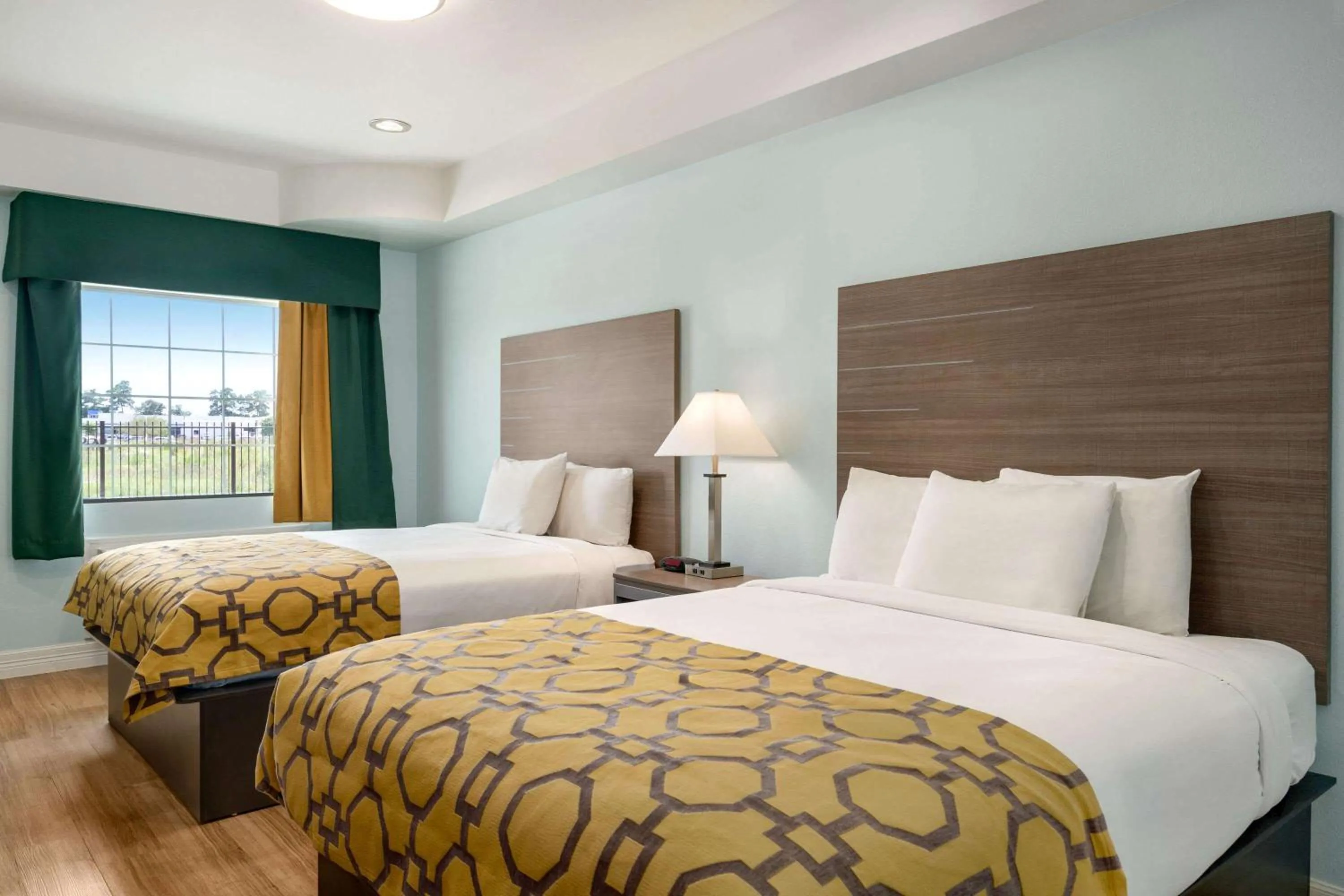 Photo of the whole room, Bed in Baymont by Wyndham Kingwood