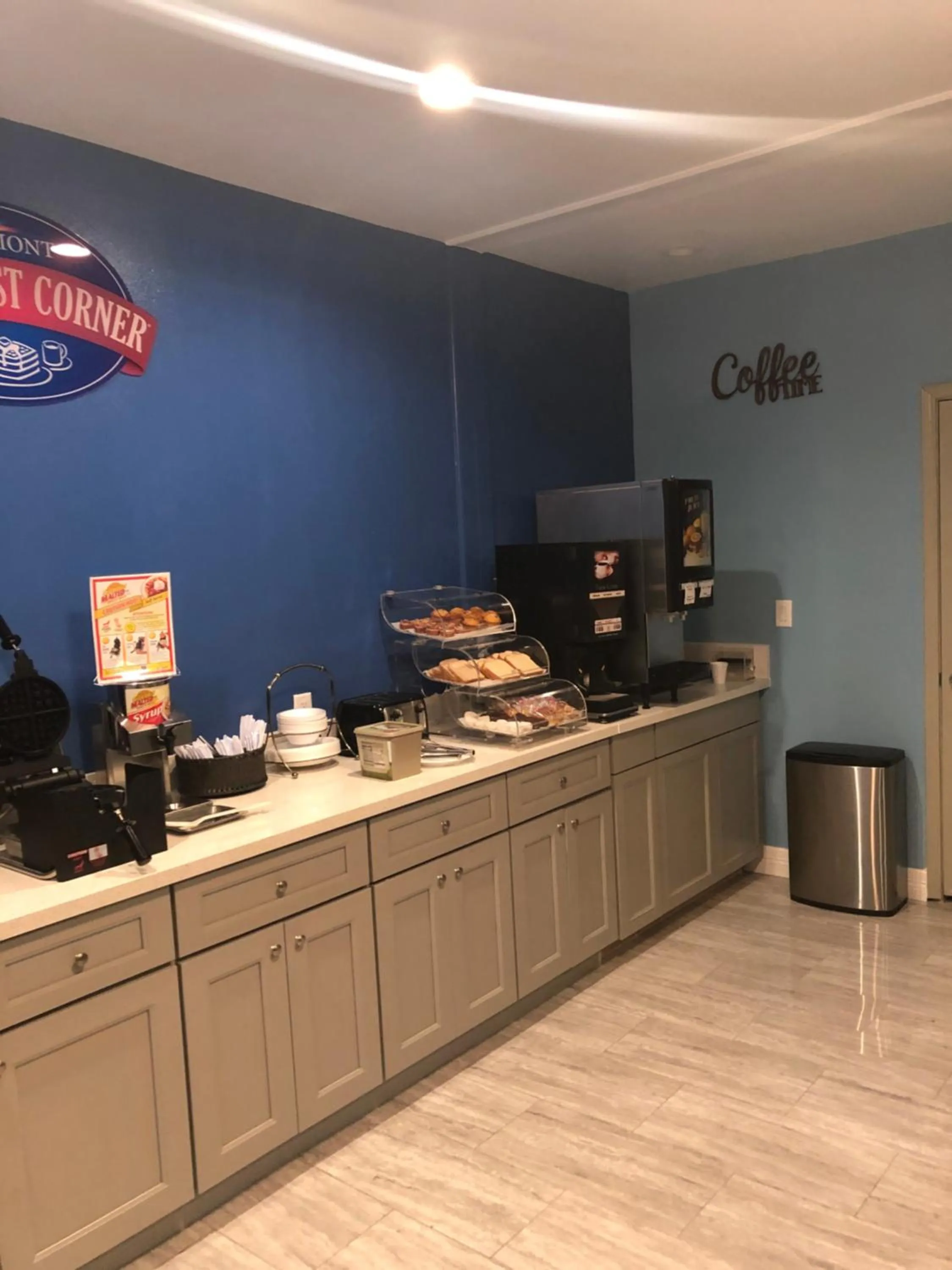 Food and drinks in Baymont by Wyndham Kingwood