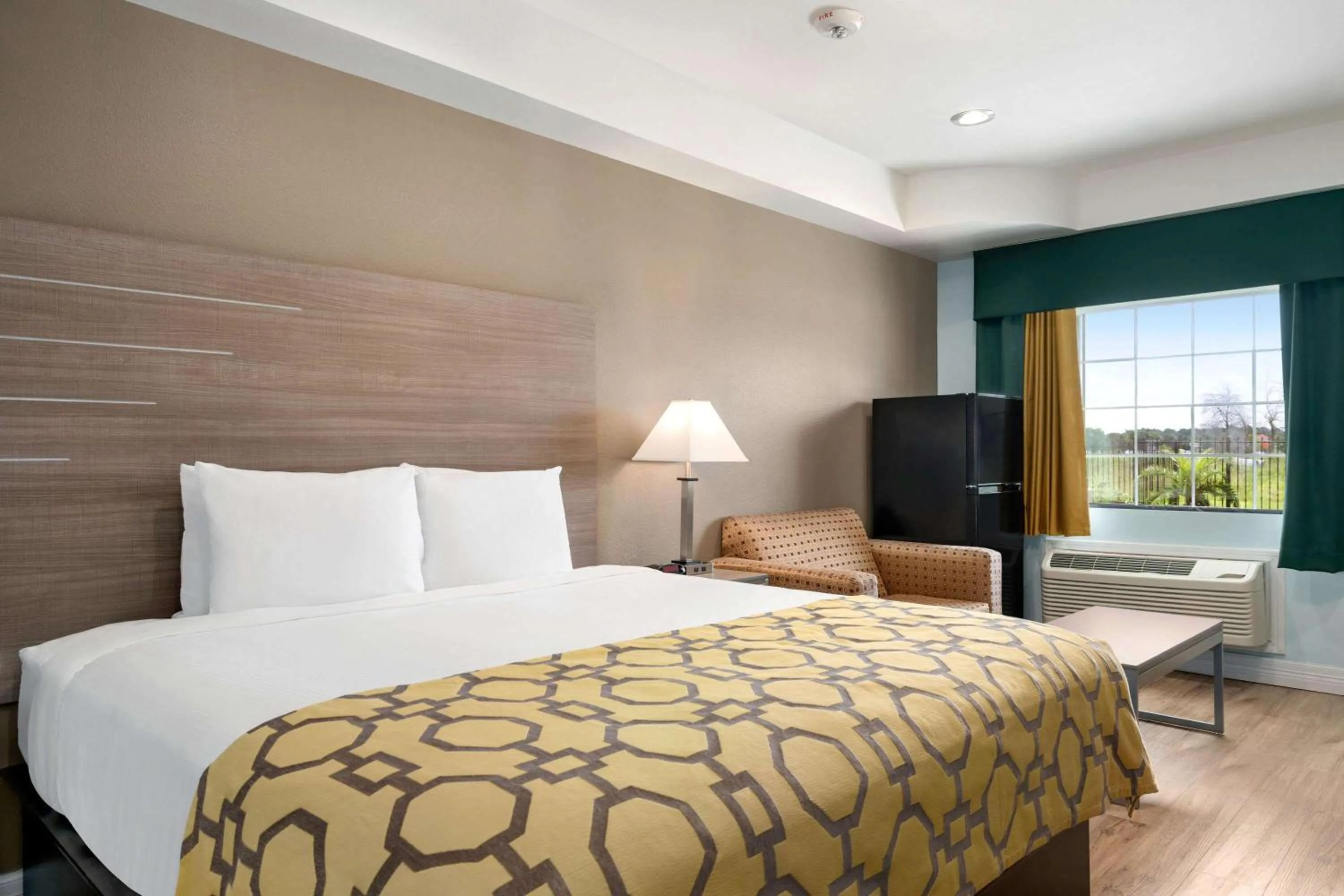 Photo of the whole room, Bed in Baymont by Wyndham Kingwood