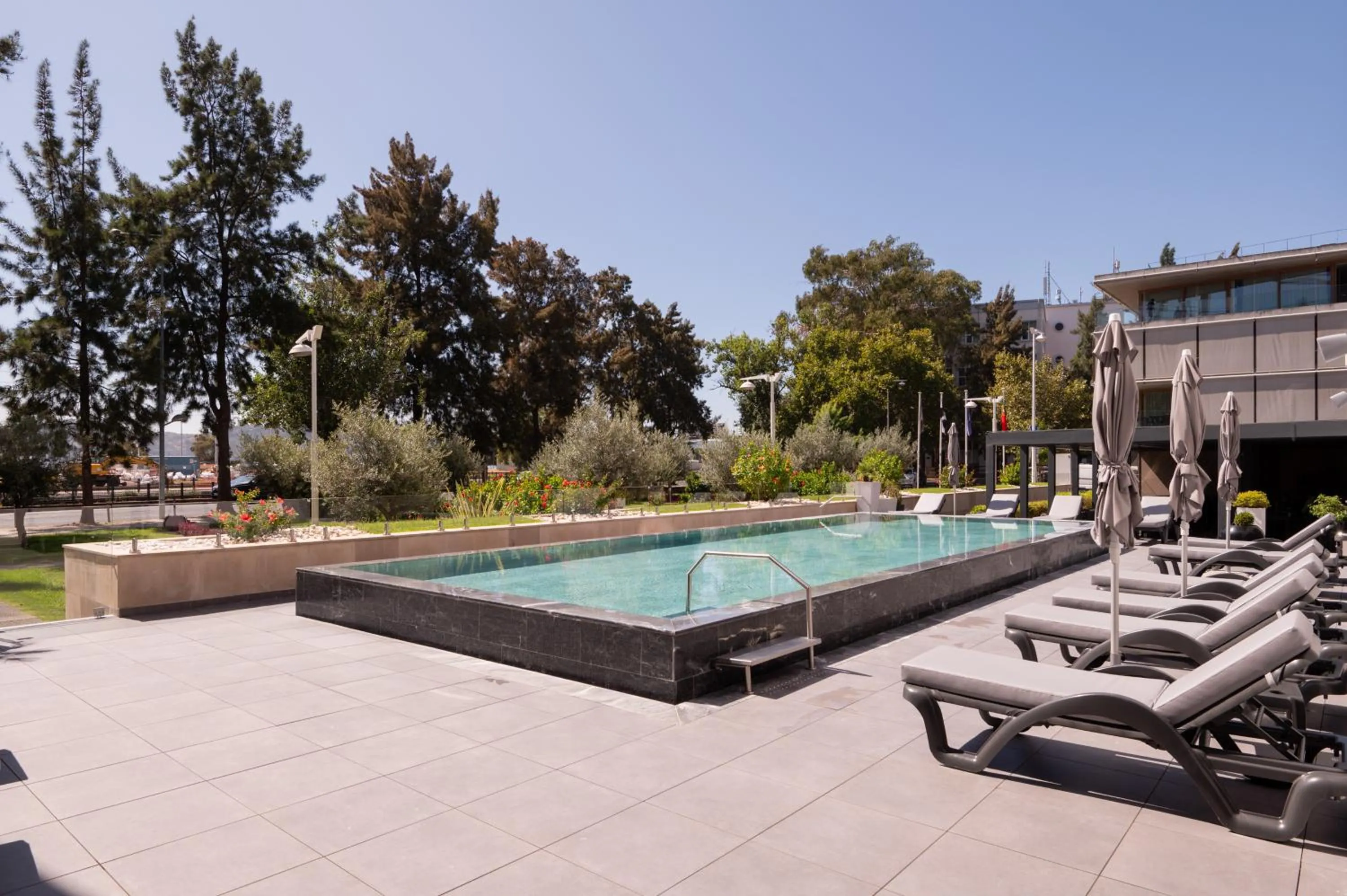 Swimming pool in Vila Gale Opera