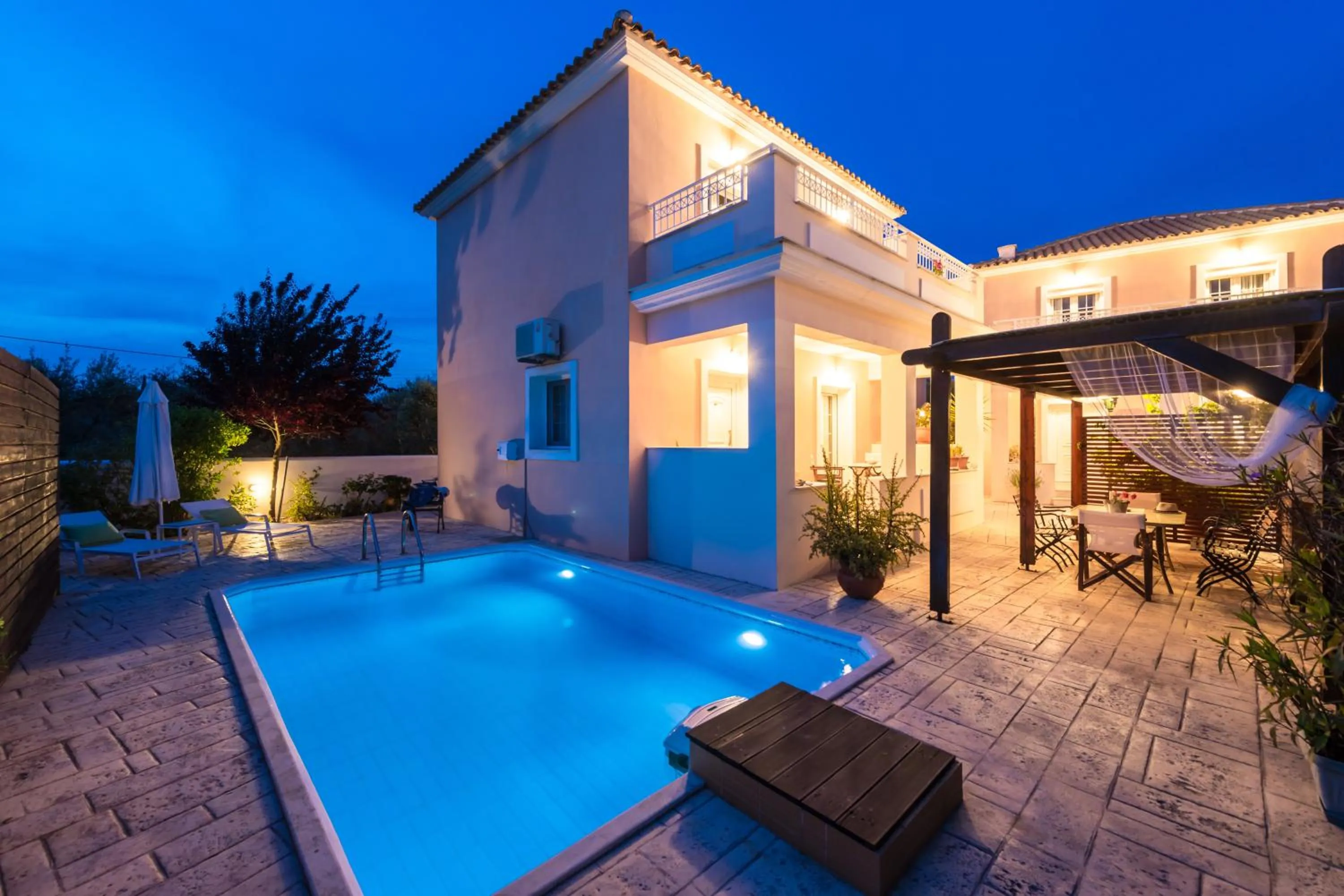 Patio in Lorenzo Villas with Private Pool, 200m from the beach, by ZanteWize