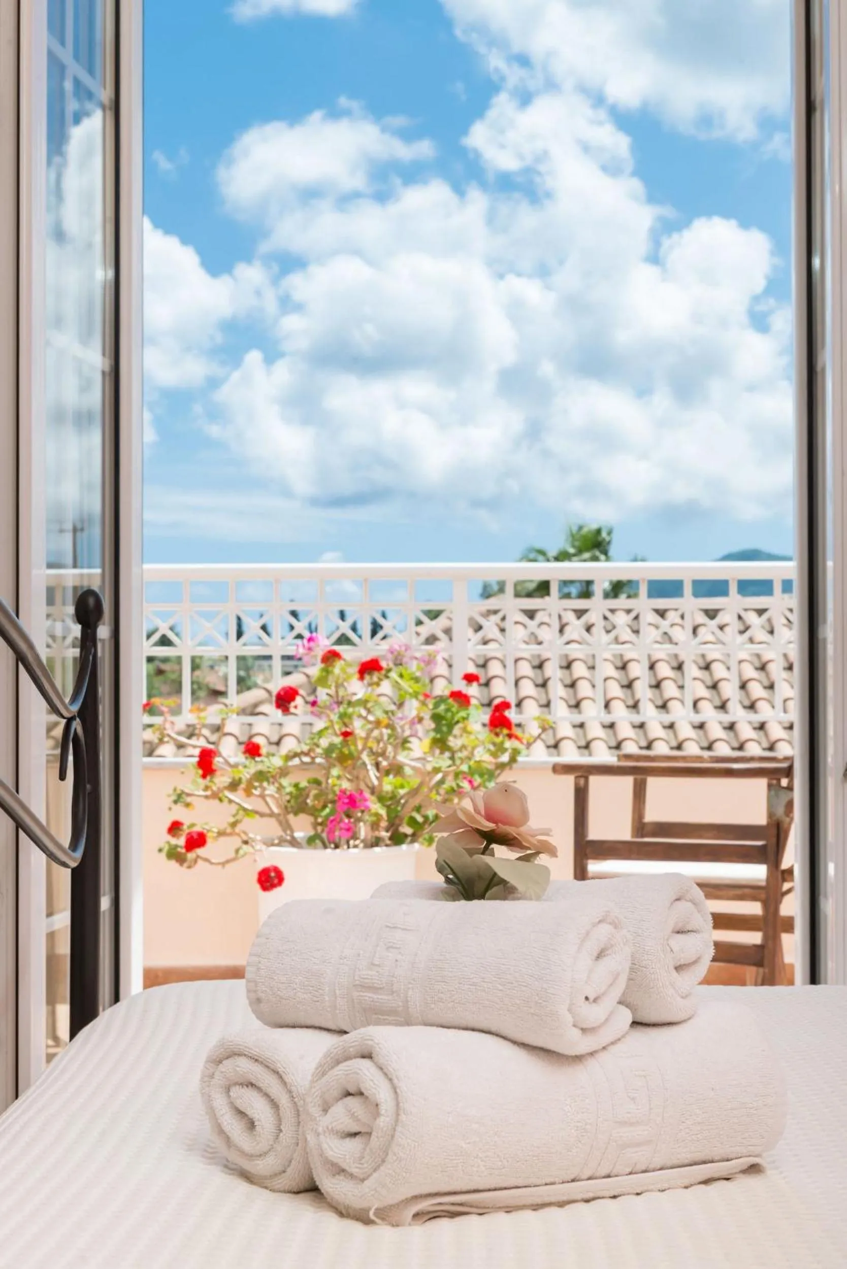 Decorative detail in Lorenzo Villas with Private Pool, 200m from the beach, by ZanteWize