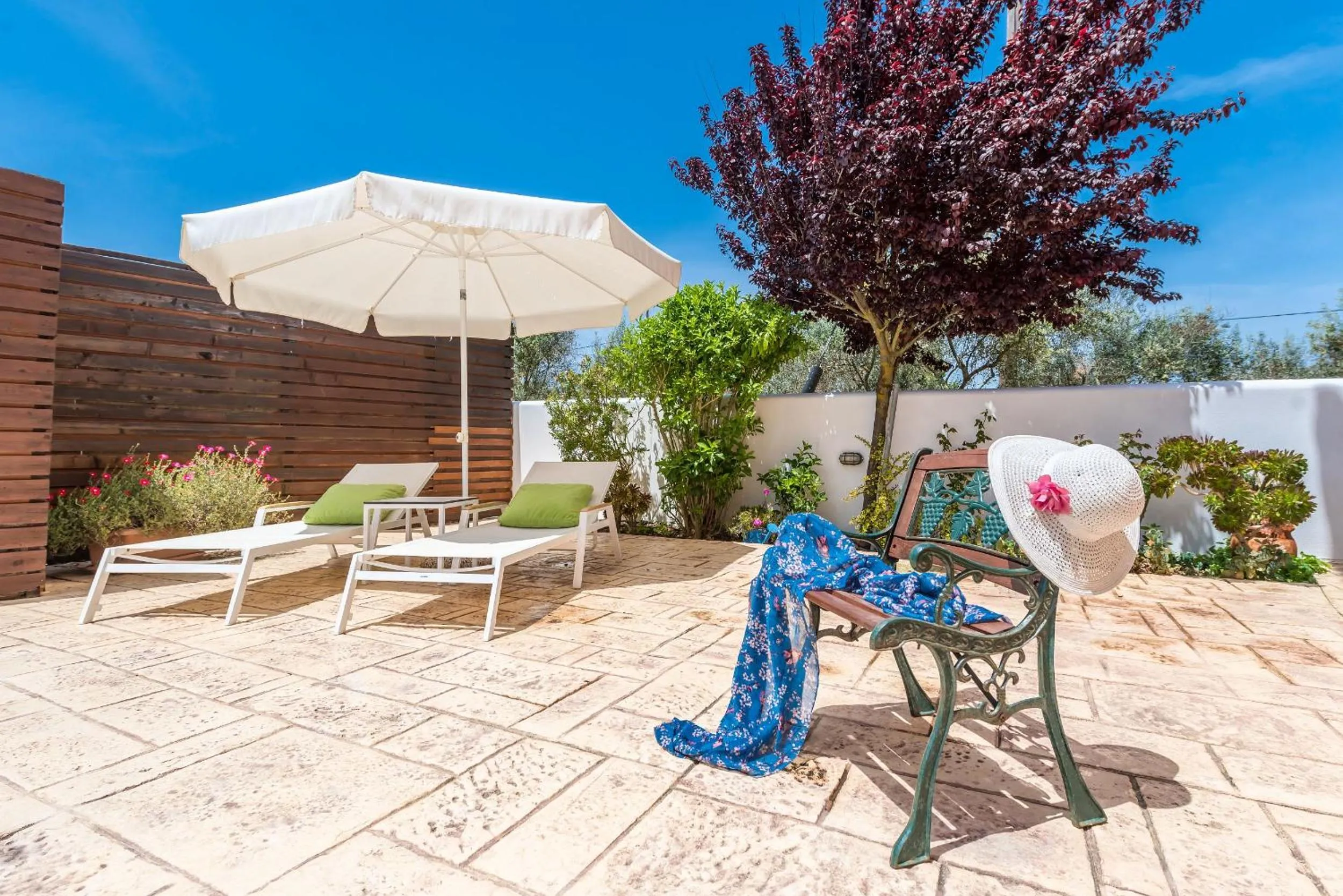 Area and facilities in Lorenzo Villas with Private Pool, 200m from the beach, by ZanteWize