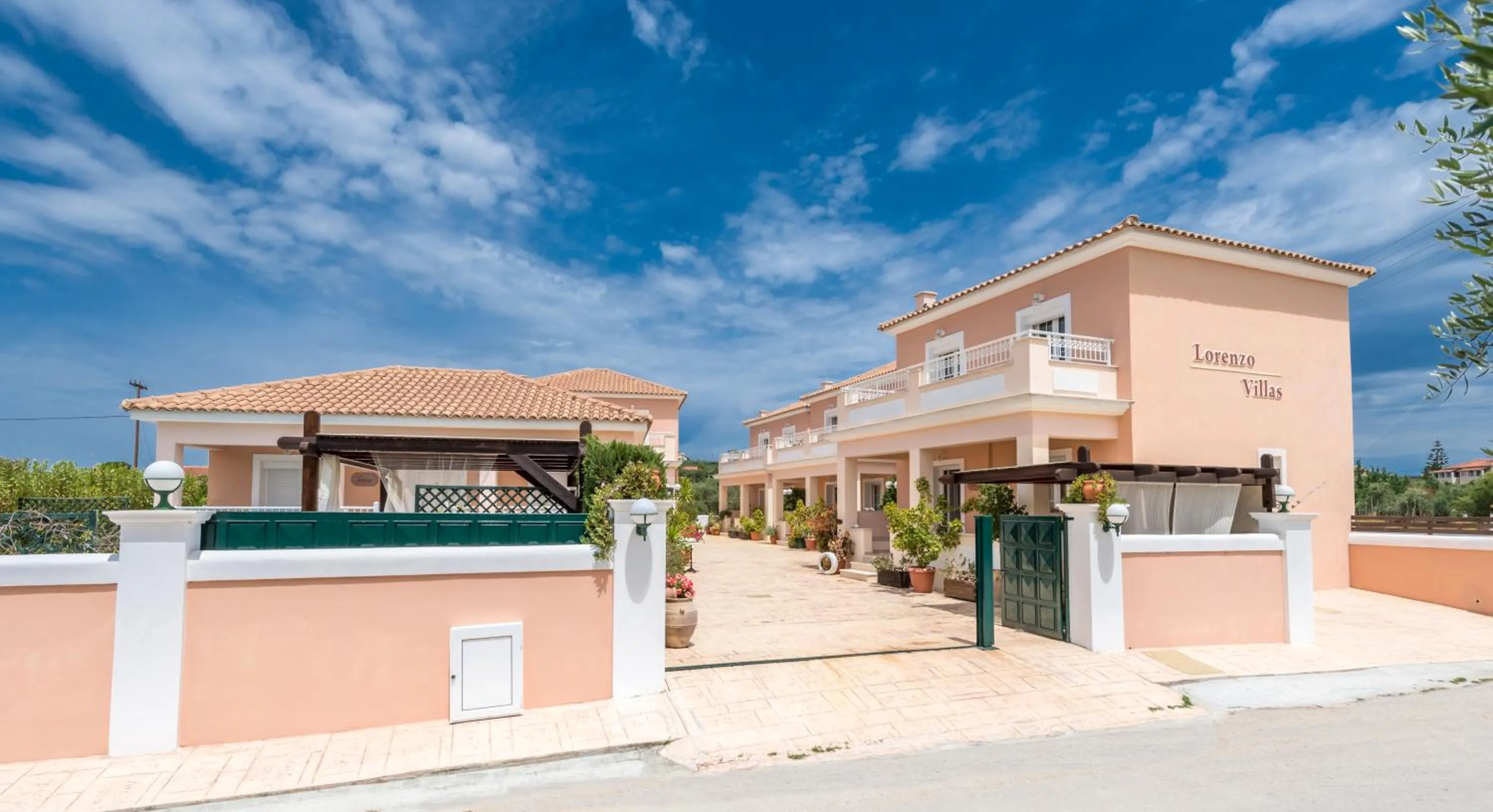 Facade/entrance in Lorenzo Villas with Private Pool, 200m from the beach, by ZanteWize