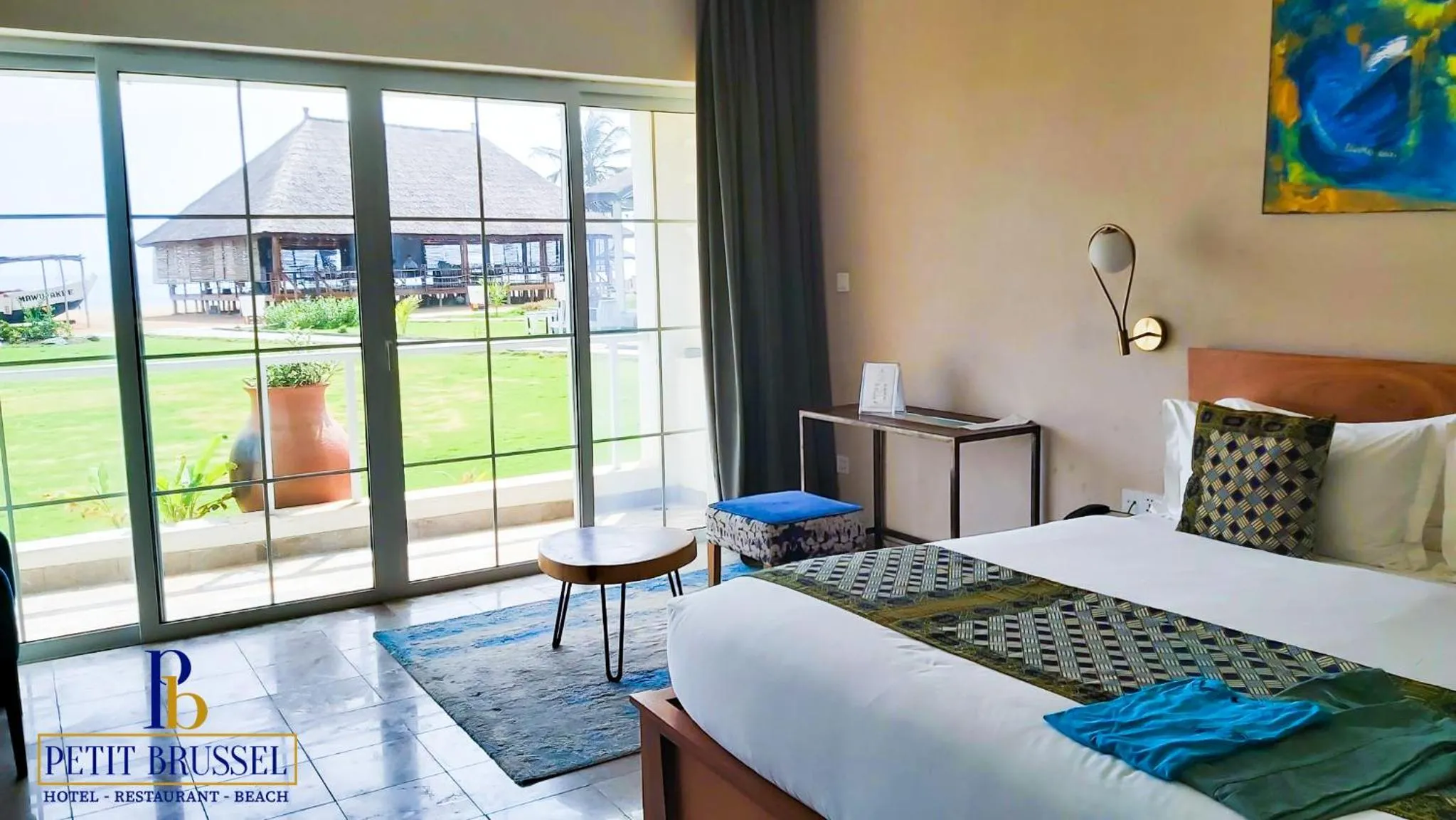 View (from property/room), Bed in Hotel Petit Brussel