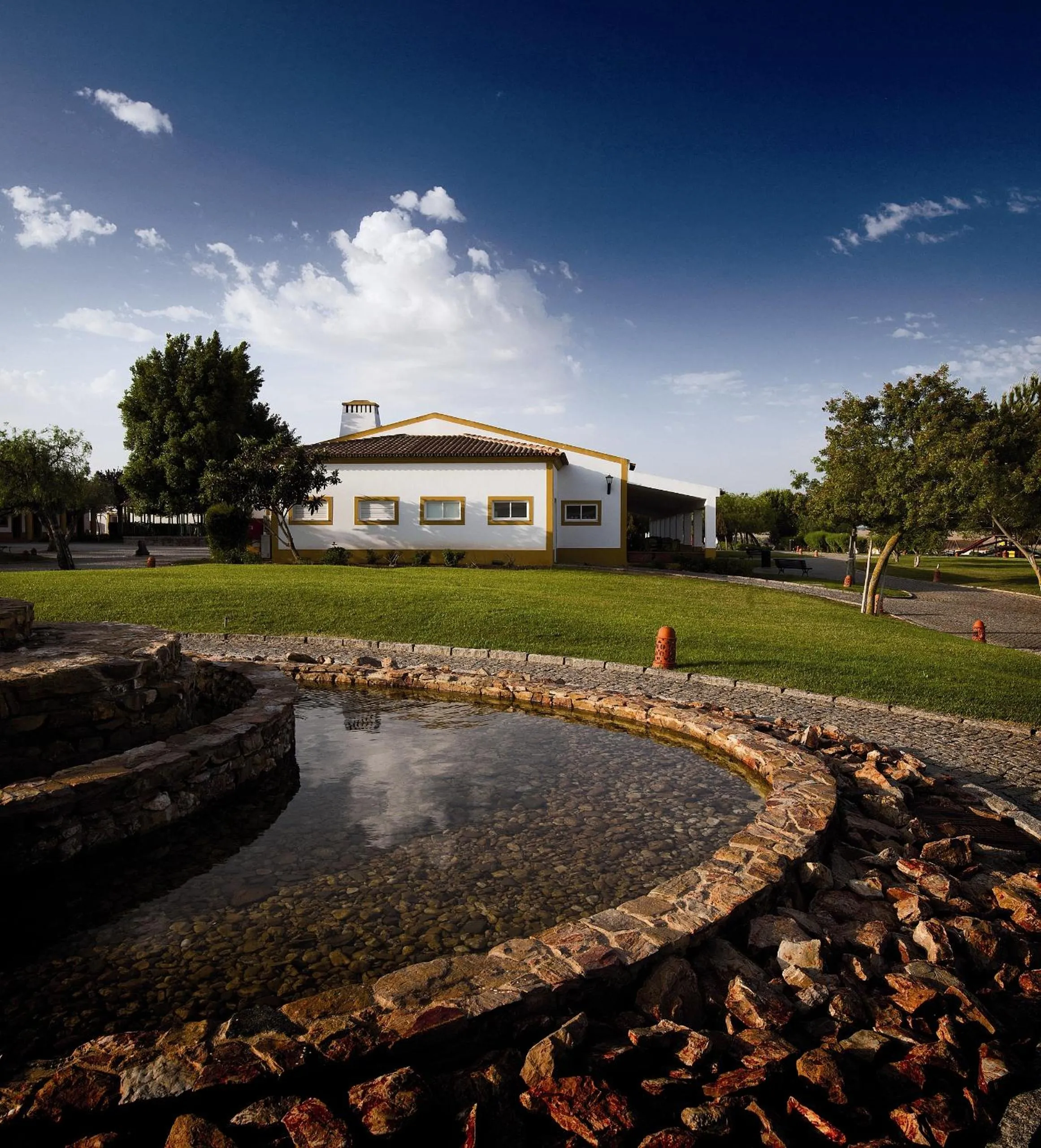 Facade/entrance in Vila Gale Alentejo Vineyard - Clube de Campo