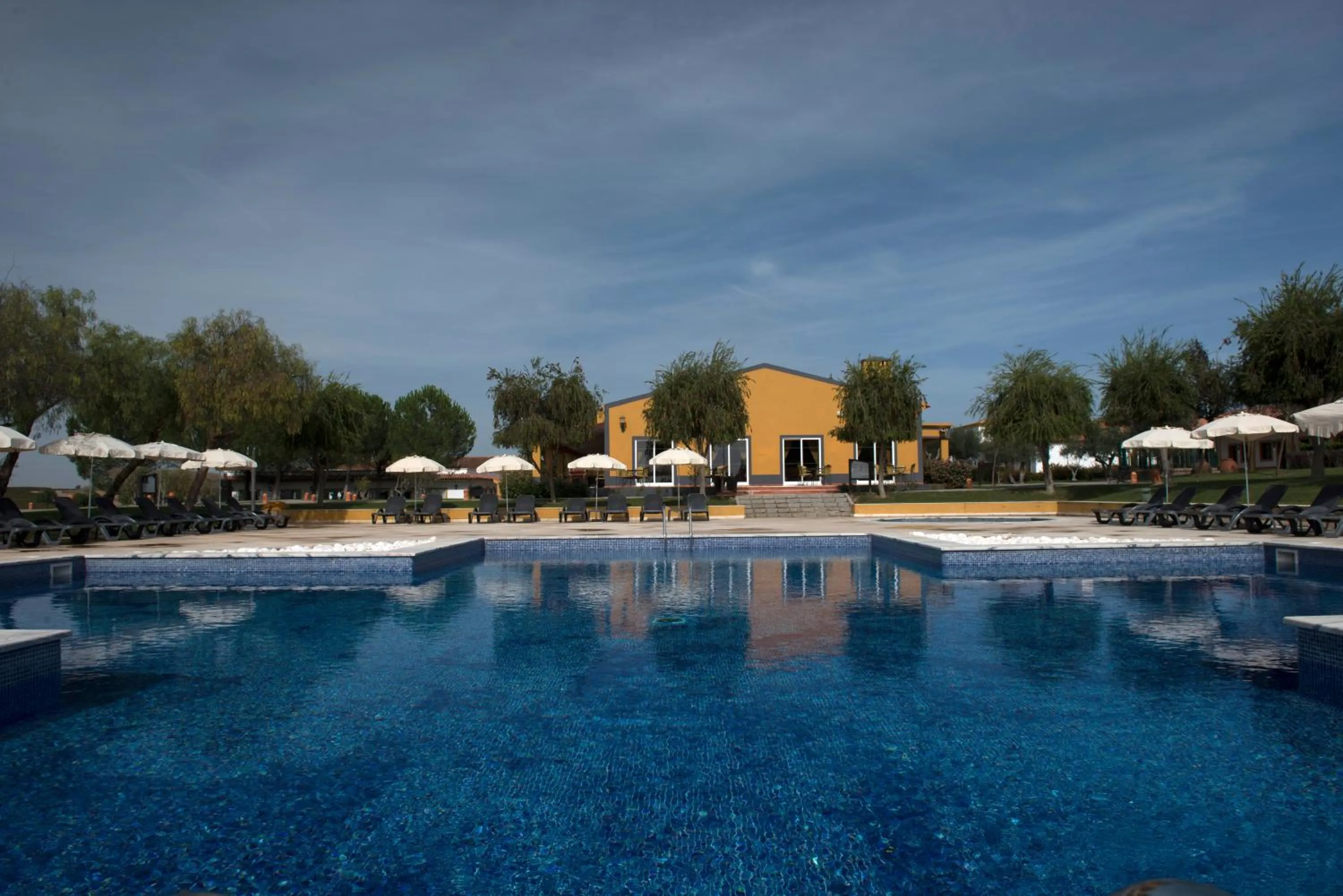 Swimming pool in Vila Gale Alentejo Vineyard - Clube de Campo