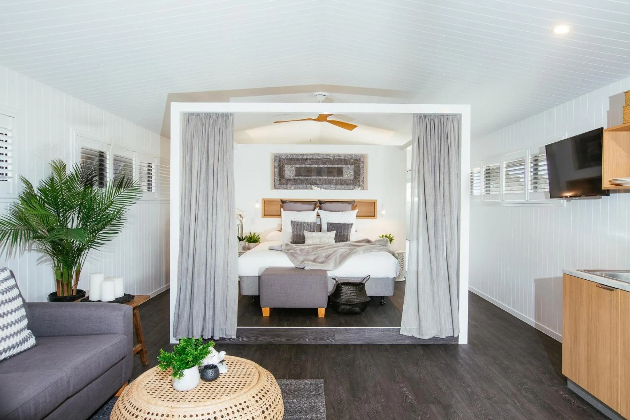 Living room, Bed in BIG4 Sandstone Point Holiday Resort Bribie Island