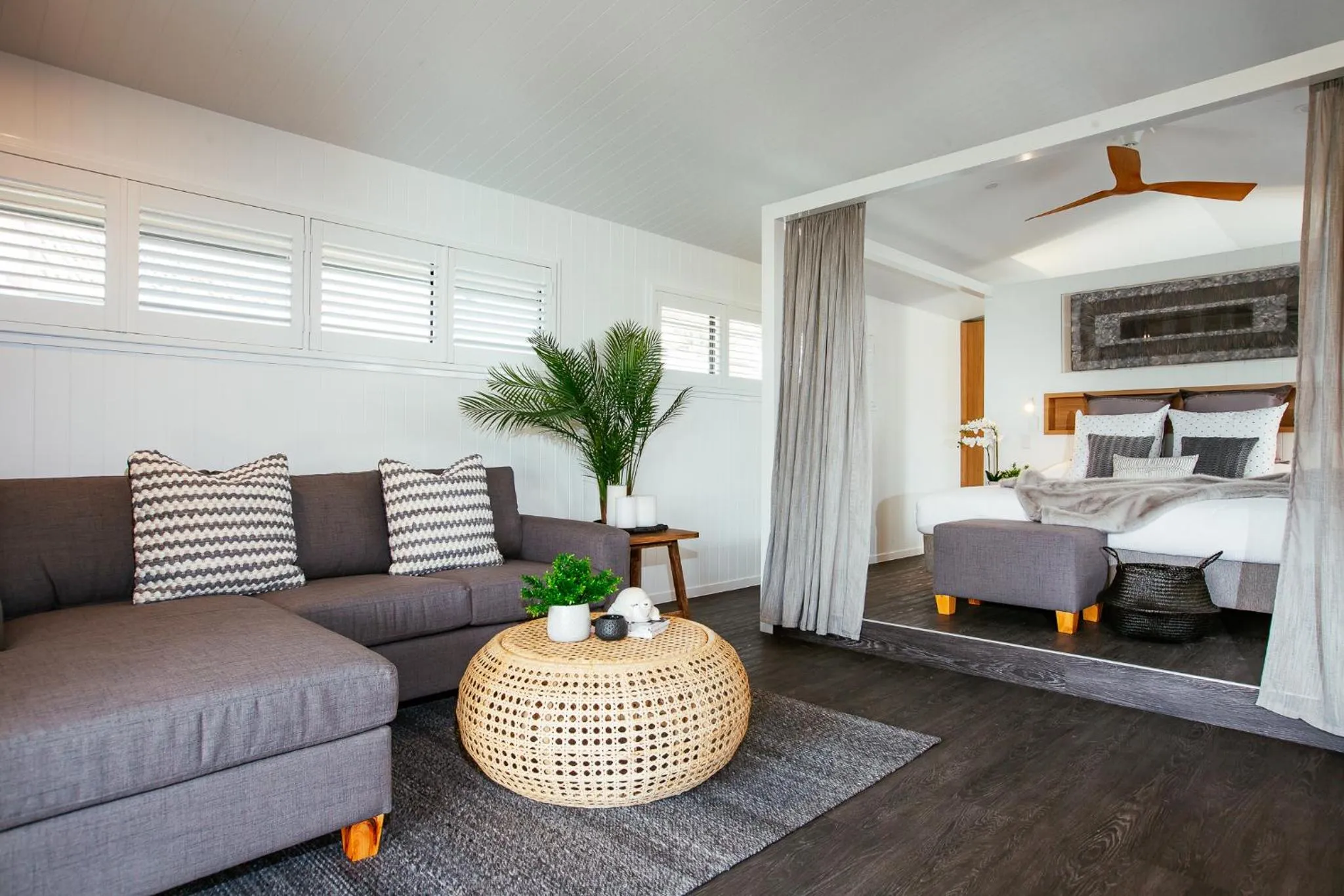 Living room, Bed in BIG4 Sandstone Point Holiday Resort Bribie Island