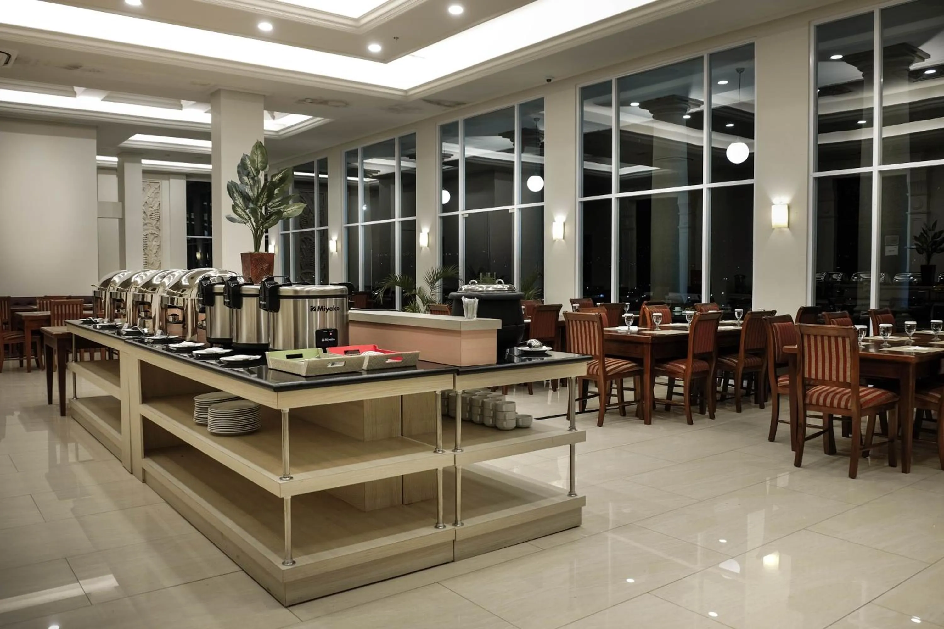 Restaurant/places to eat in Onih Hotel
