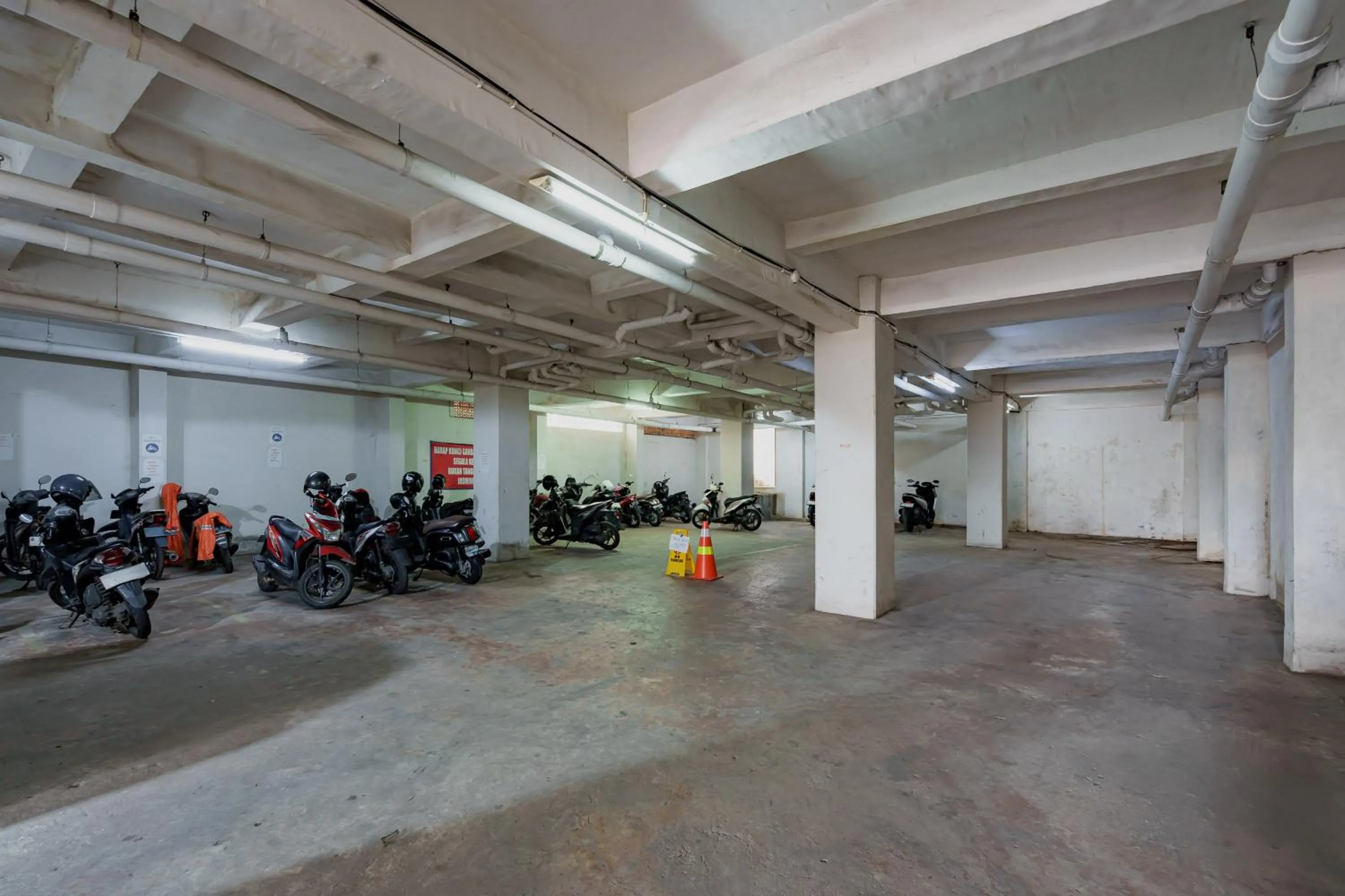 Parking in Sans Vibes Jasmine Suite TB Simatupang