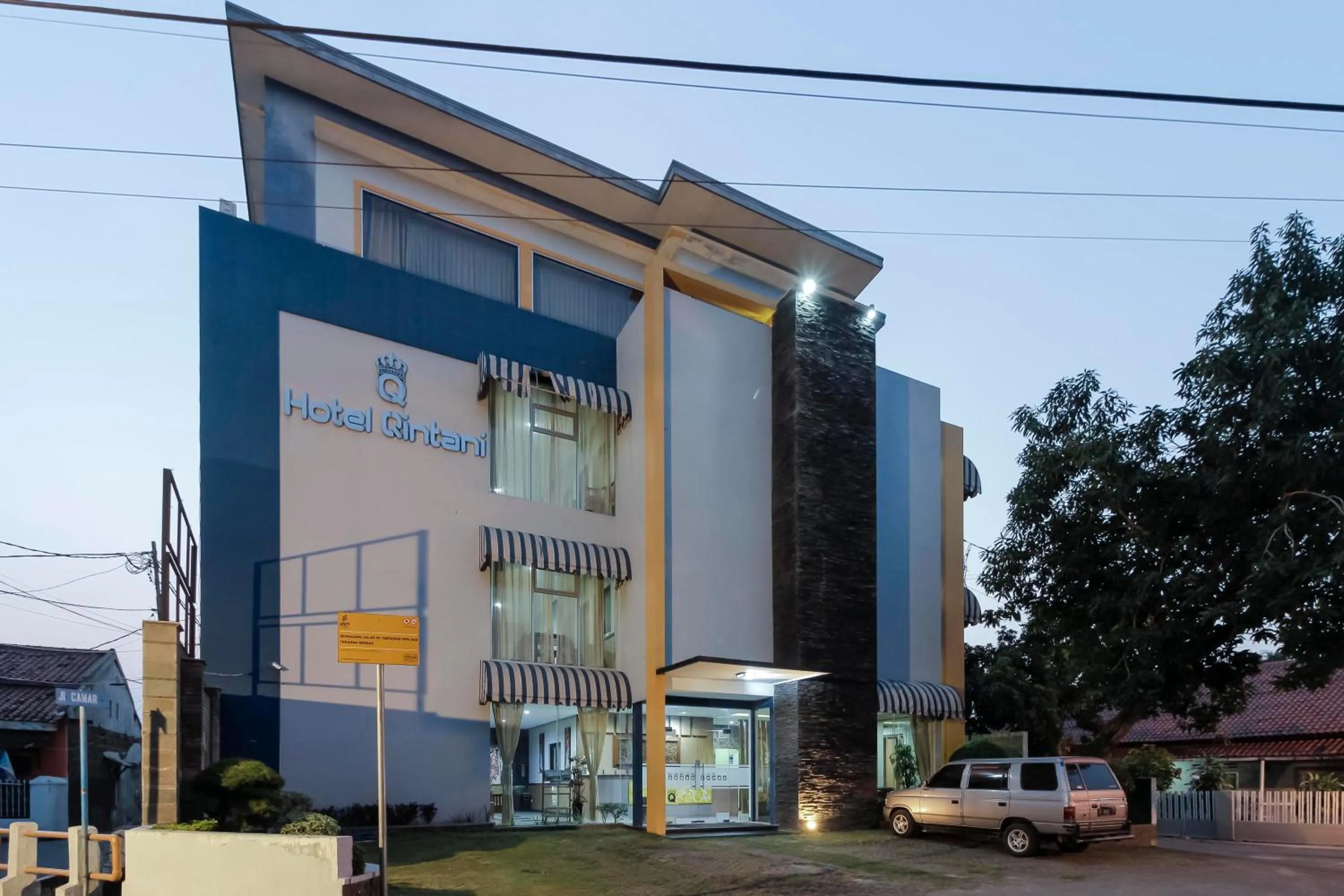 Facade/entrance in RedDoorz Plus @ Tuparev Cirebon