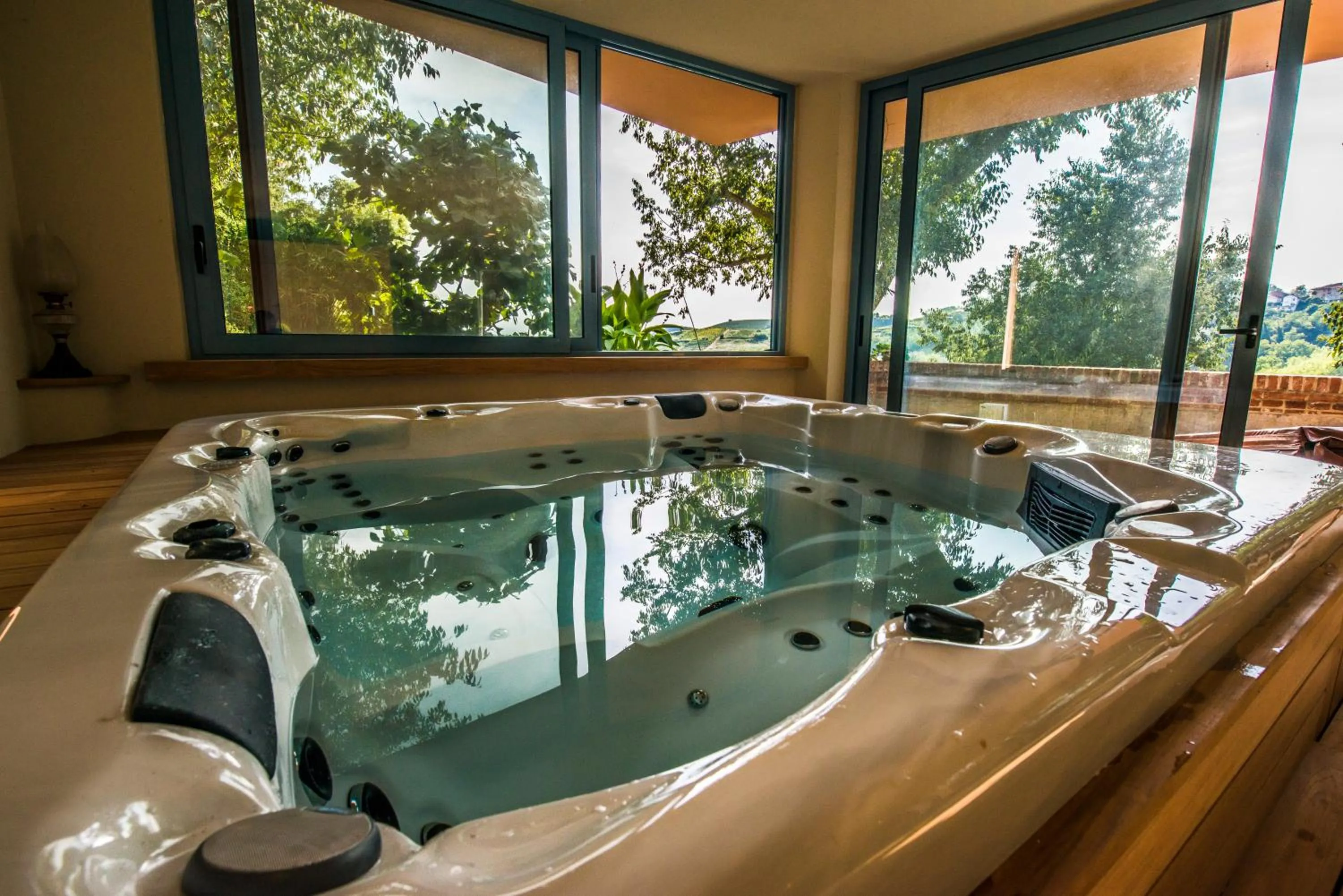 Hot Tub in Albergo Ristorante Garibaldi