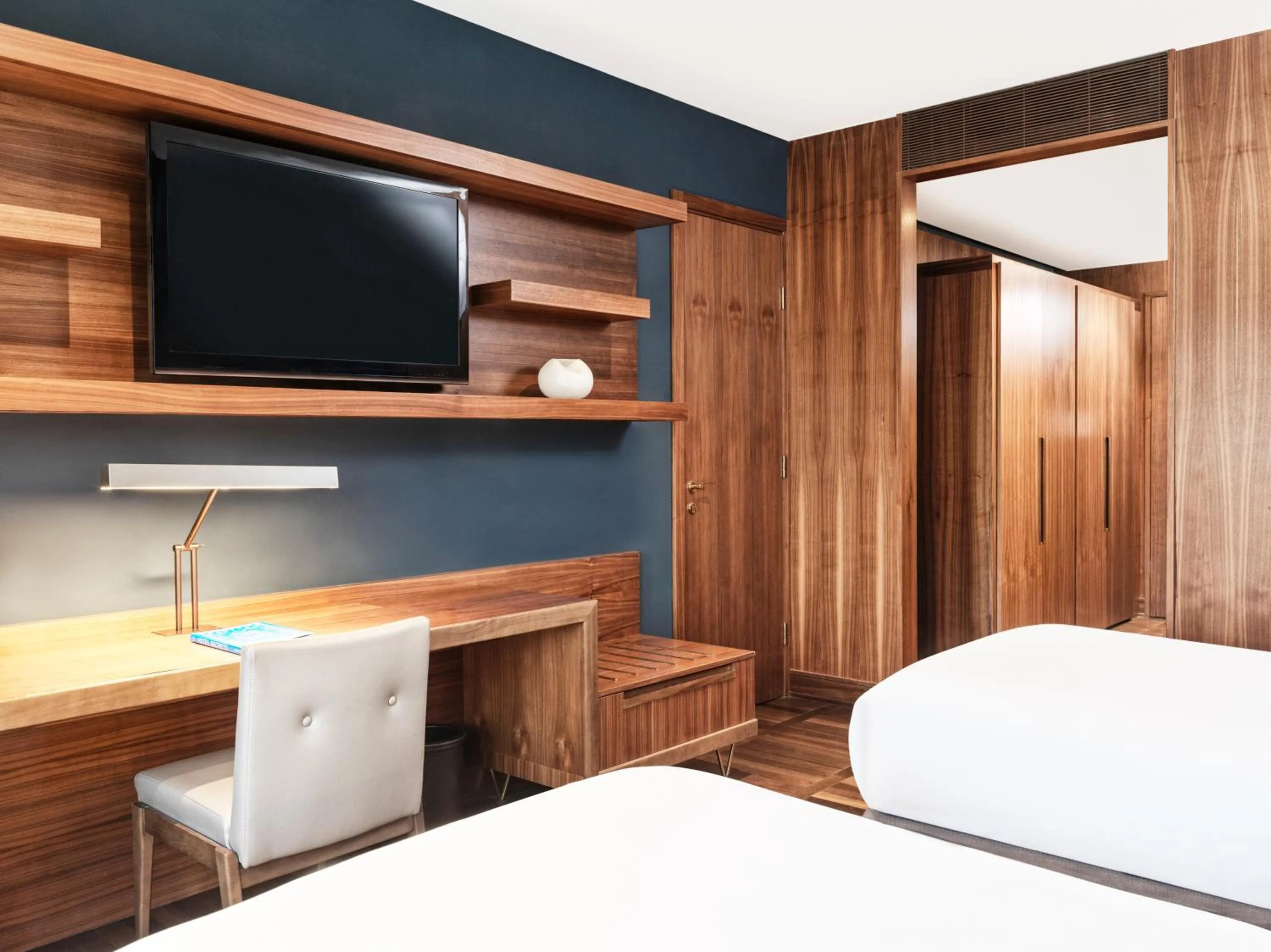 Communal lounge/ TV room, Bed in Metropol Palace, Belgrade