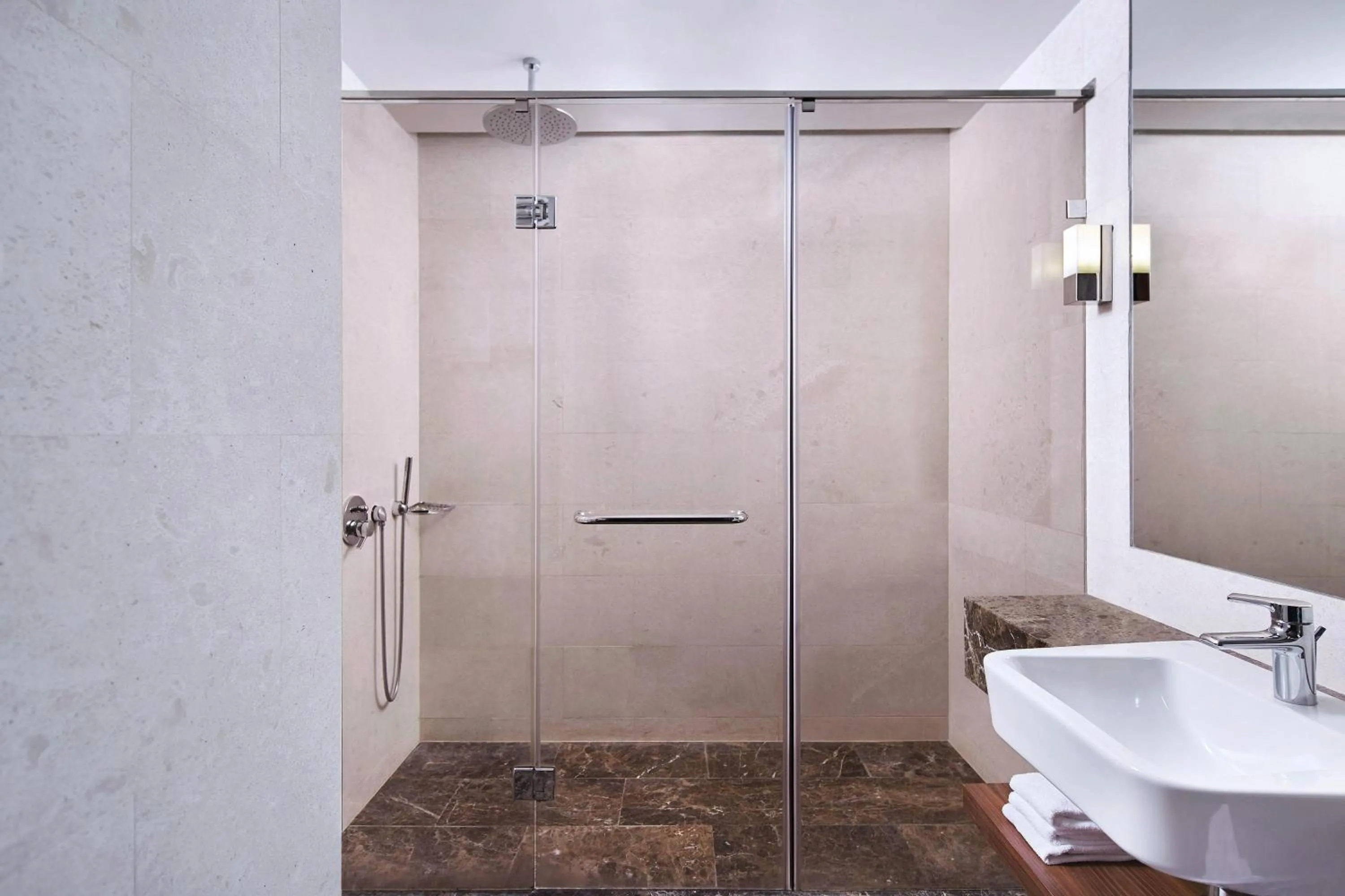 Bathroom in Metropol Palace, Belgrade